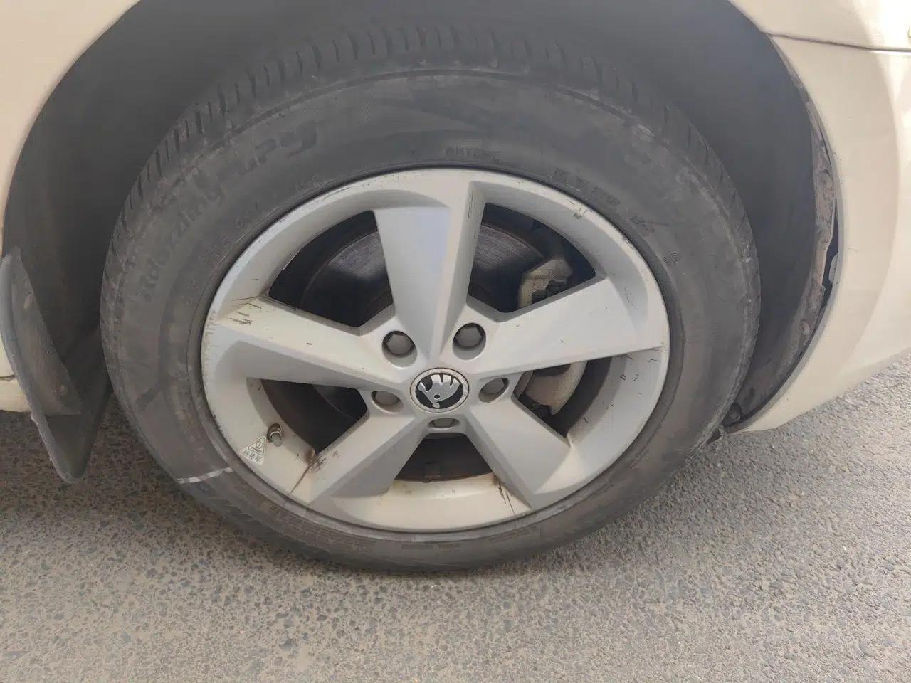 Skoda Octavia 2015 1.6L Automatic Eado Edition — миниатюра 8