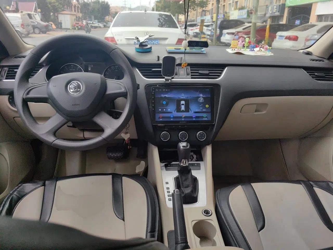 Skoda Octavia 2015 1.6L Automatic Eado Edition — миниатюра 9