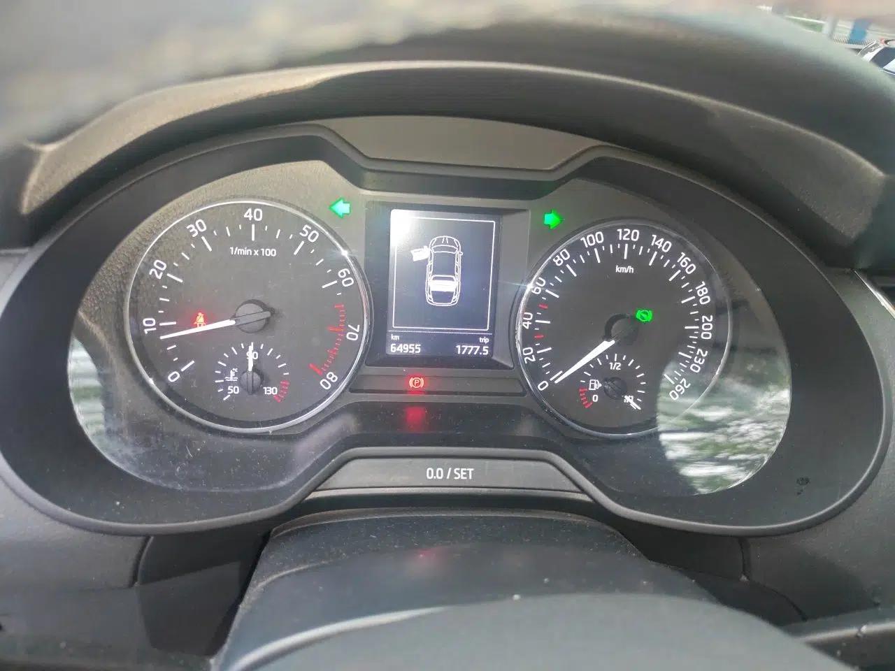 Skoda Octavia 2017 1.6L Automatic Smart Drive Edition — миниатюра 11