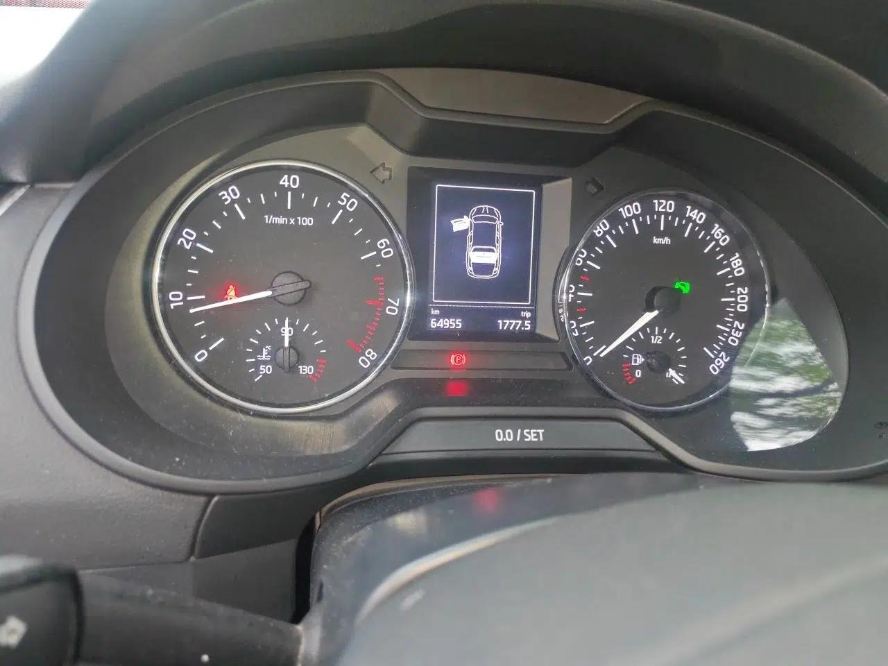 Skoda Octavia 2017 1.6L Automatic Smart Drive Edition — миниатюра 12