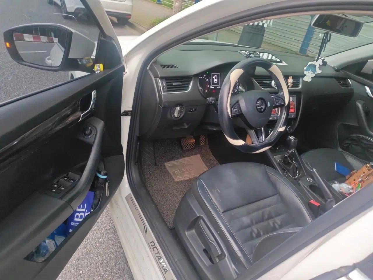 Skoda Octavia 2017 1.6L Automatic Smart Drive Edition — миниатюра 16