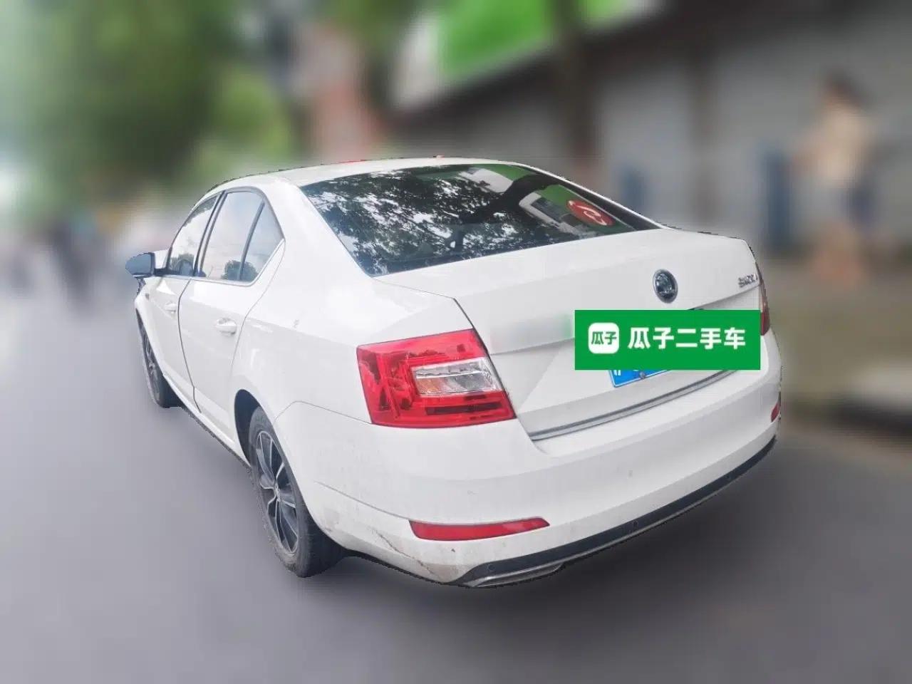 Skoda Octavia 2017 1.6L Automatic Smart Drive Edition — миниатюра 4