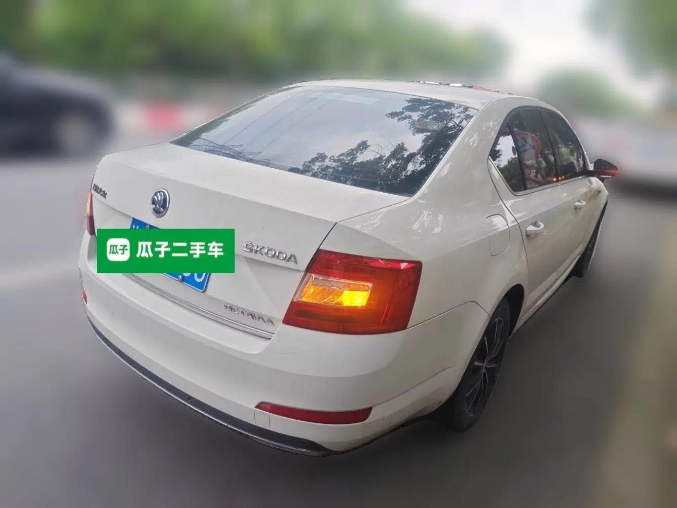 Skoda Octavia 2017 1.6L Automatic Smart Drive Edition — миниатюра 6