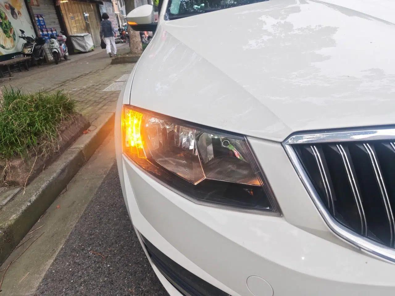 Skoda Octavia 2017 1.6L Automatic Smart Drive Edition — миниатюра 7