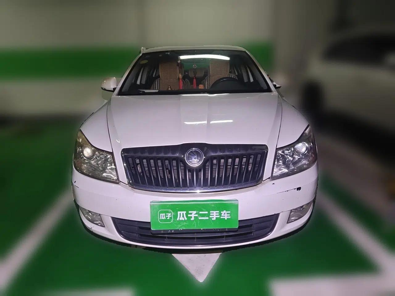 Skoda Octavia 2014 1.6L Automatic Yijie Edition — миниатюра 2