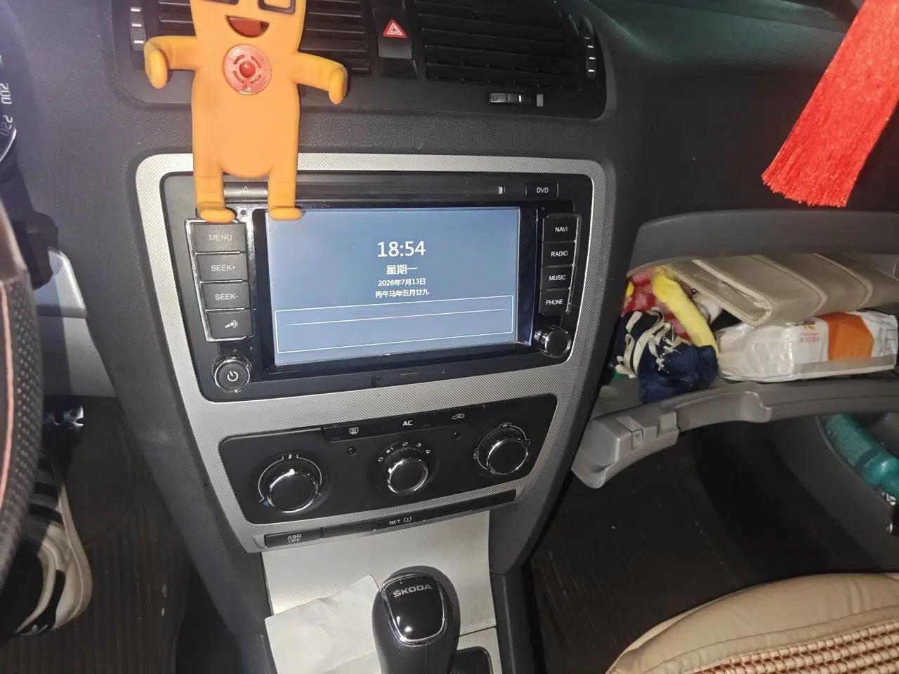 Skoda Octavia 2014 1.6L Automatic Yijie Edition — миниатюра 13
