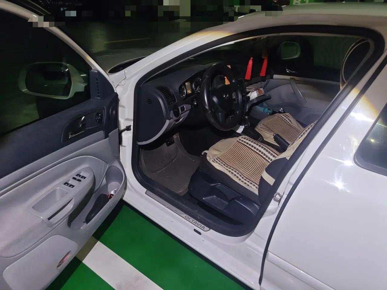 Skoda Octavia 2014 1.6L Automatic Yijie Edition — миниатюра 16