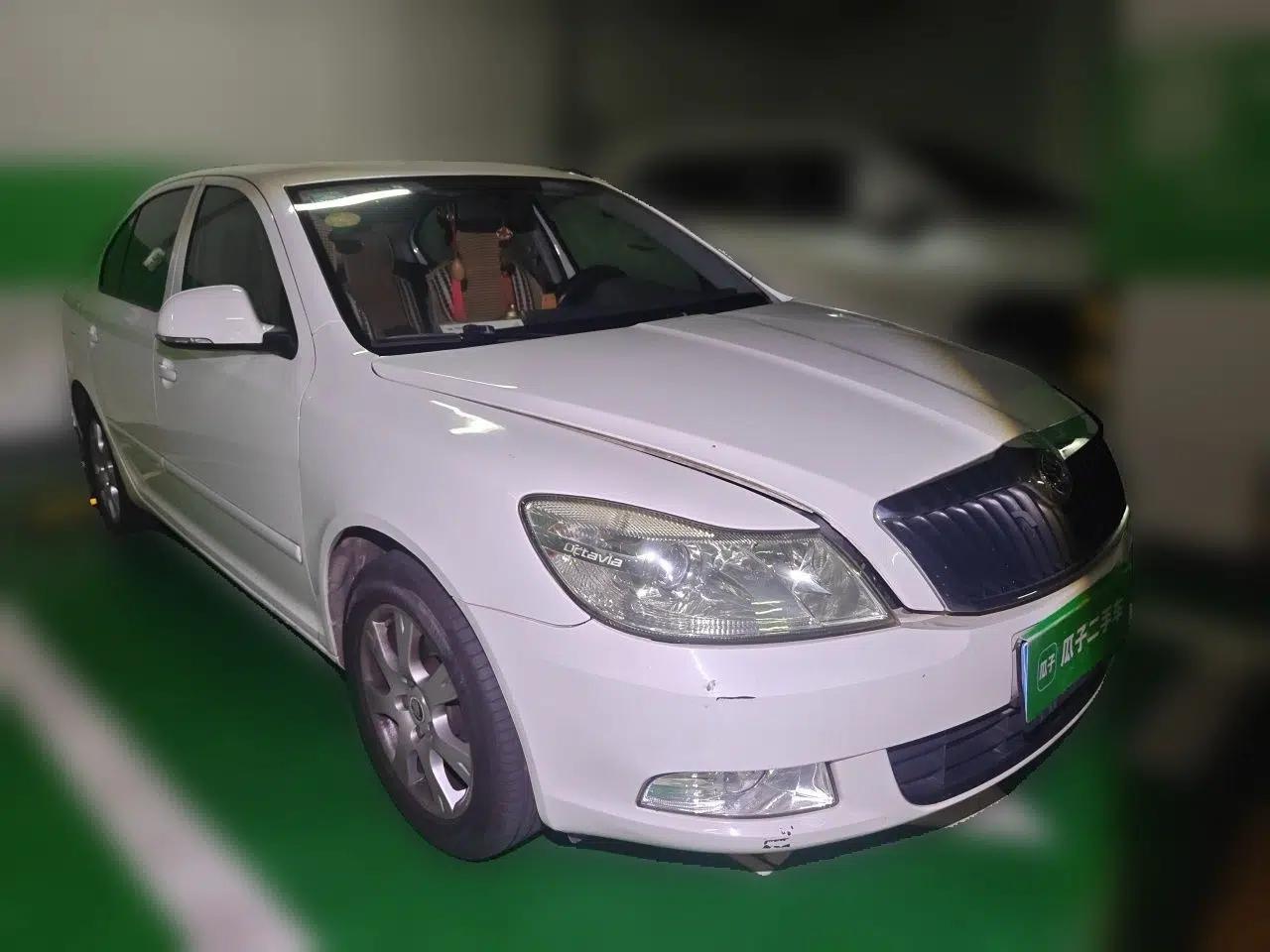Skoda Octavia 2014 1.6L Automatic Yijie Edition — миниатюра 3