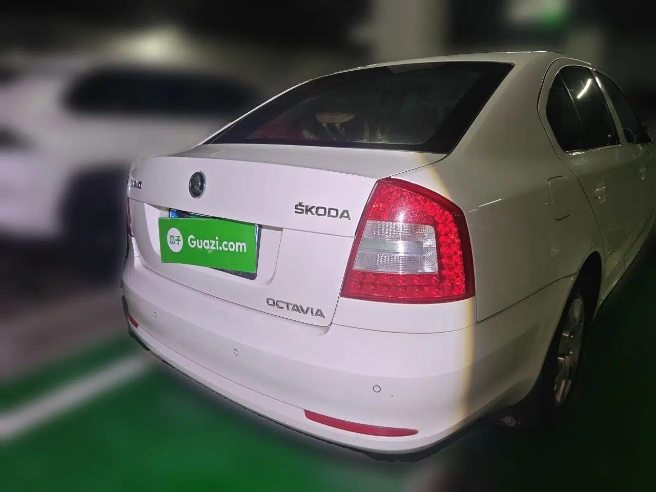 Skoda Octavia 2014 1.6L Automatic Yijie Edition — миниатюра 5