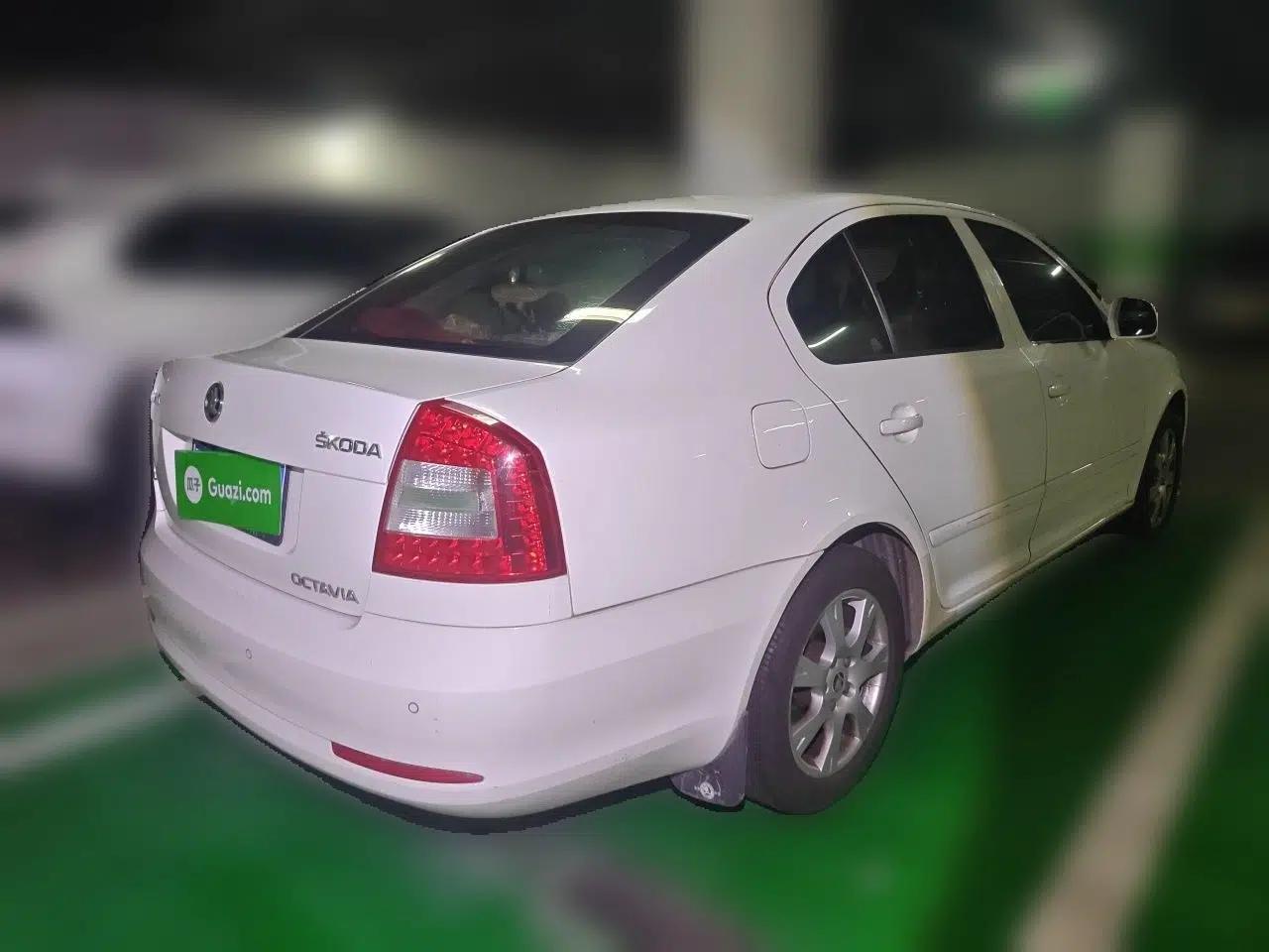 Skoda Octavia 2014 1.6L Automatic Yijie Edition — миниатюра 6