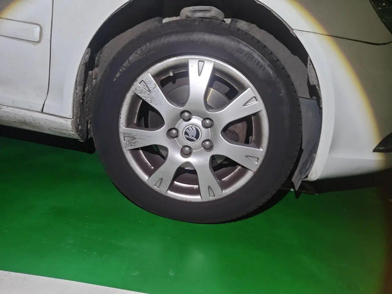 Skoda Octavia 2014 1.6L Automatic Yijie Edition — миниатюра 8