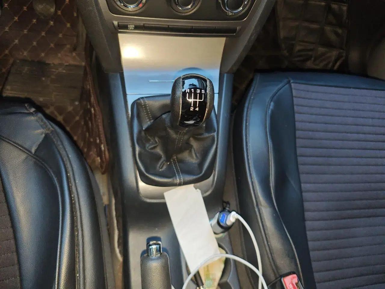 Skoda Octavia 2012 1.6L Manual Eado Edition — миниатюра 14