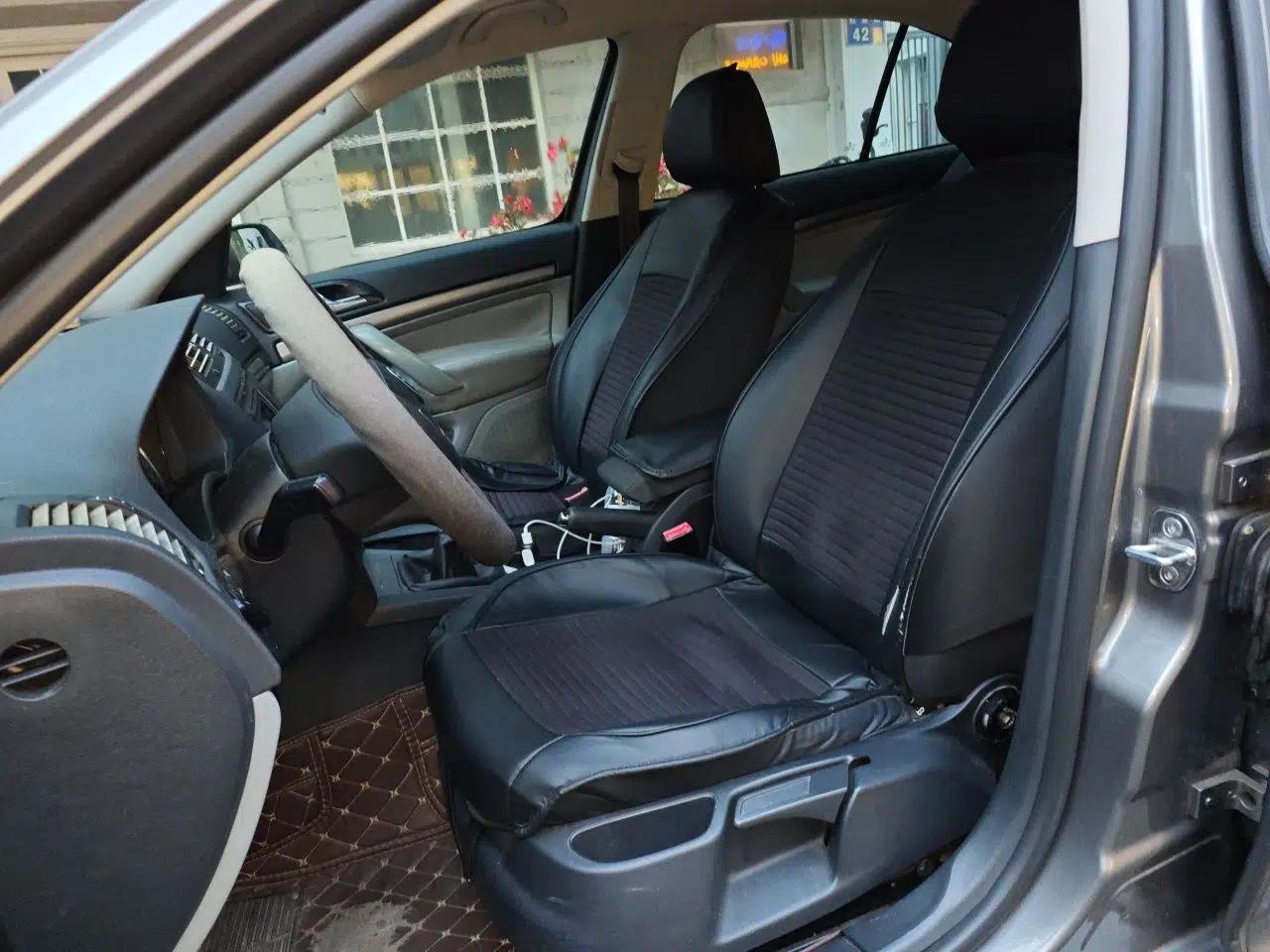Skoda Octavia 2012 1.6L Manual Eado Edition — миниатюра 15