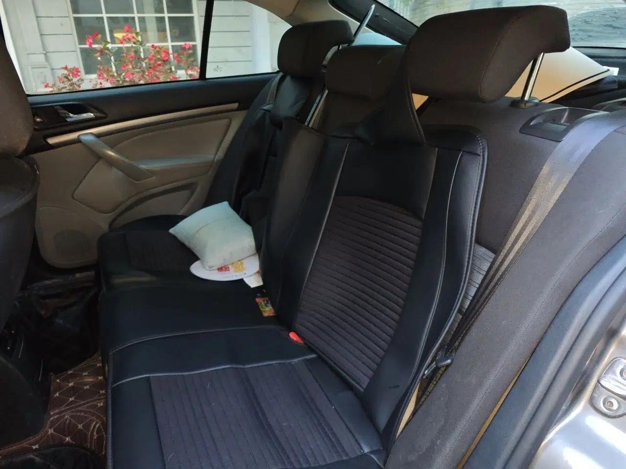 Skoda Octavia 2012 1.6L Manual Eado Edition — миниатюра 17