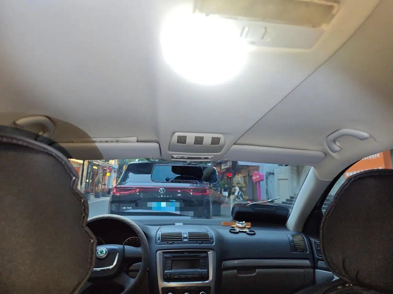 Skoda Octavia 2012 1.6L Manual Eado Edition — миниатюра 18