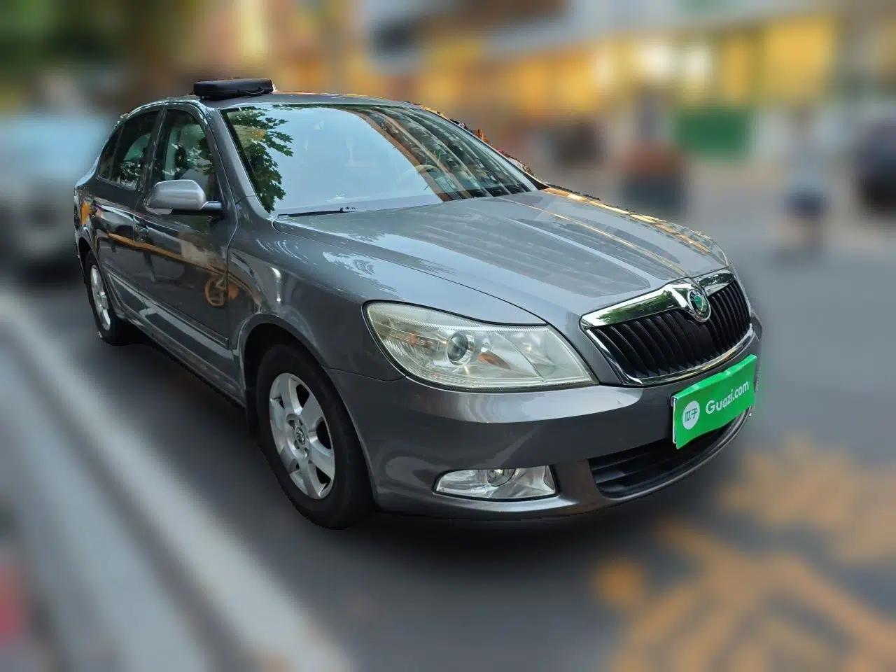 Skoda Octavia 2012 1.6L Manual Eado Edition — миниатюра 3