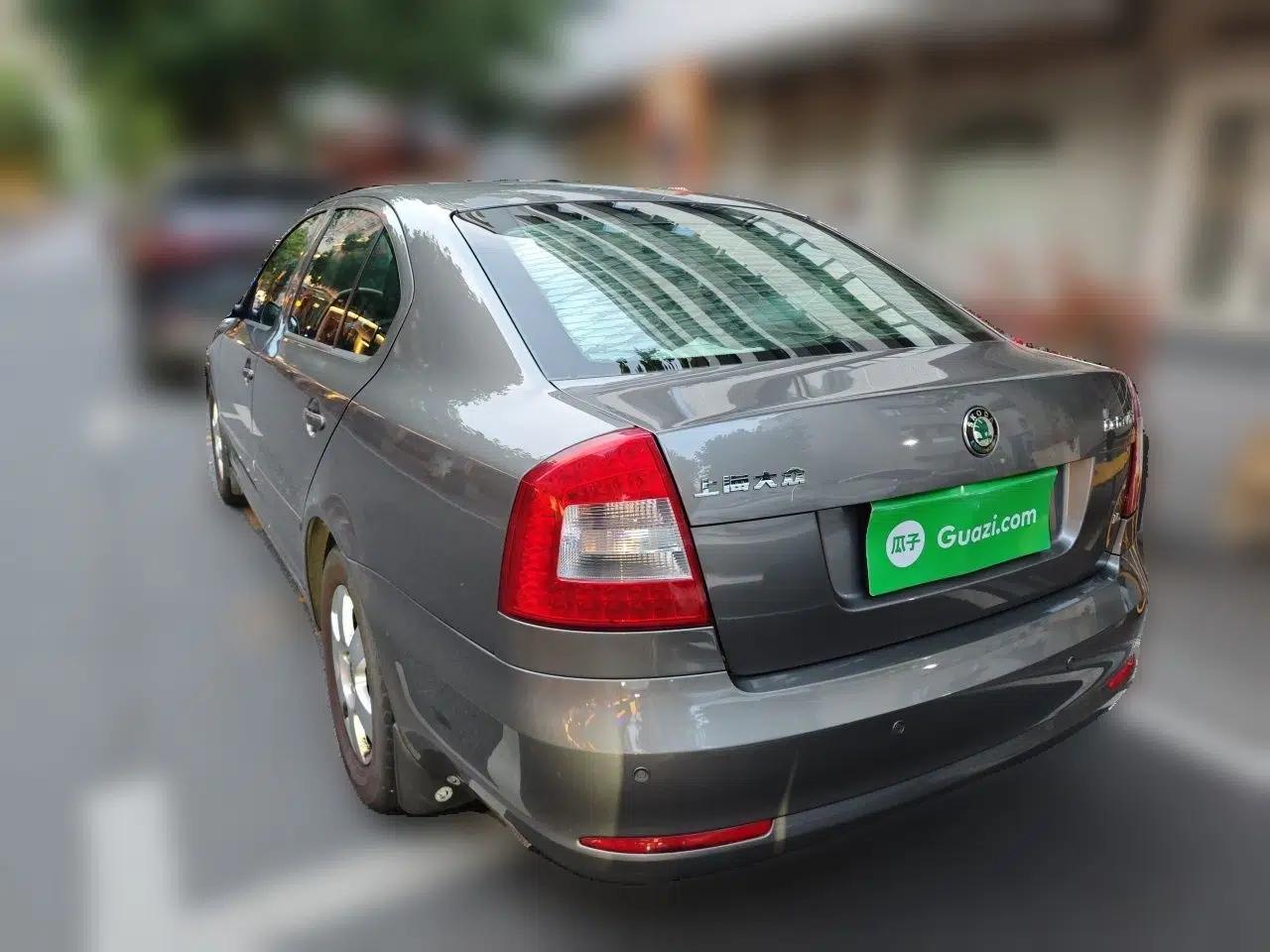 Skoda Octavia 2012 1.6L Manual Eado Edition — миниатюра 4