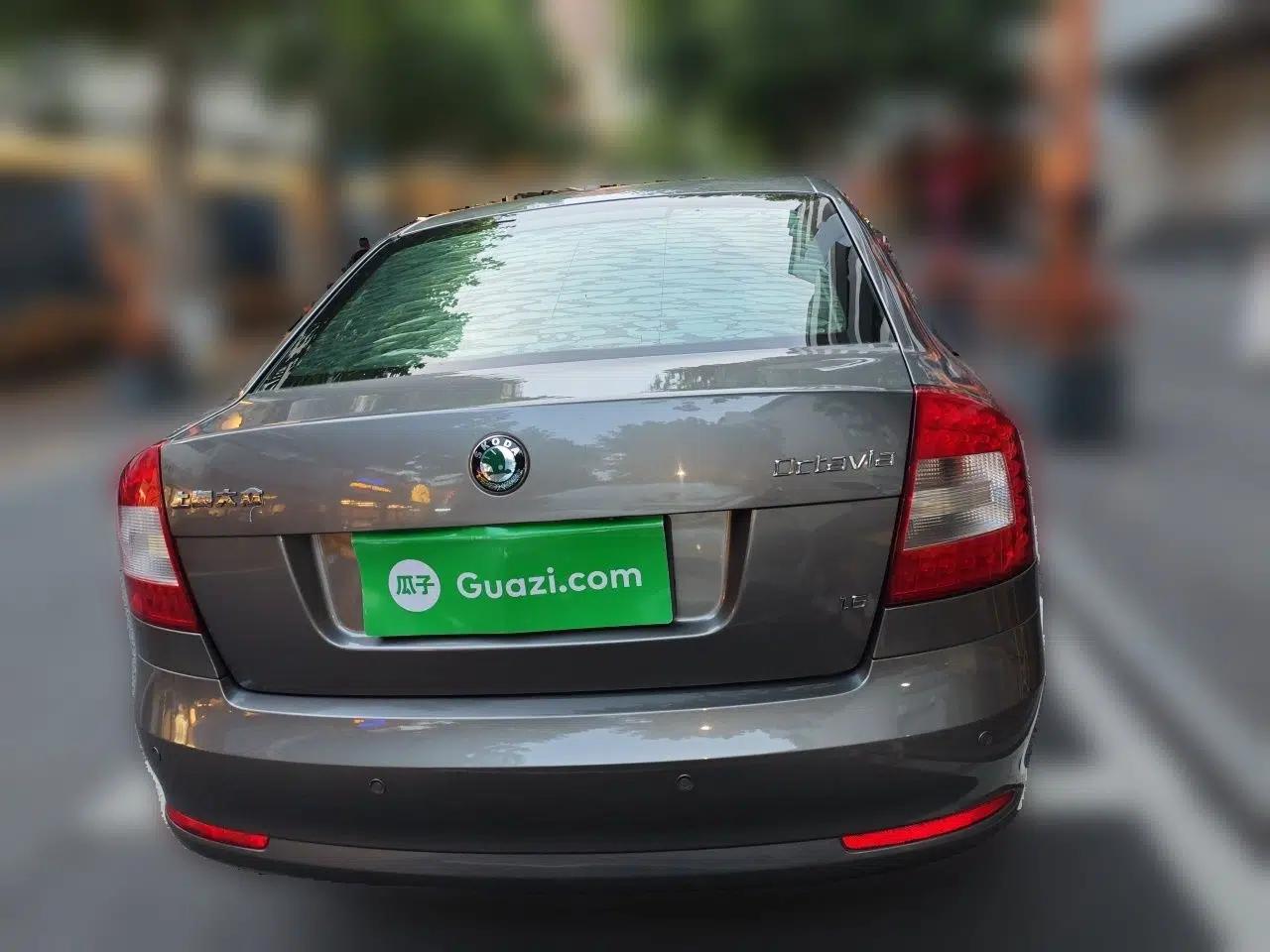 Skoda Octavia 2012 1.6L Manual Eado Edition — миниатюра 5
