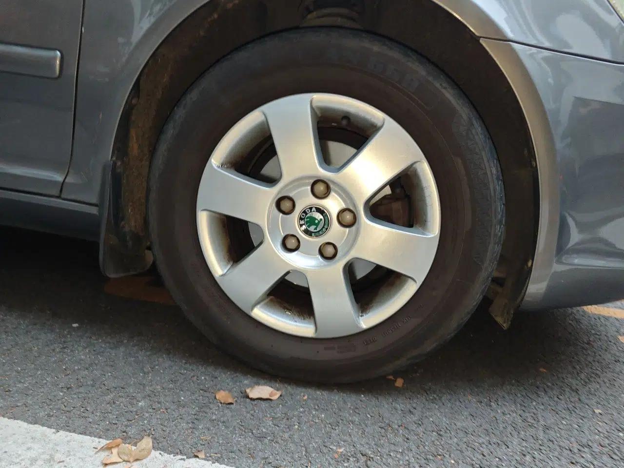 Skoda Octavia 2012 1.6L Manual Eado Edition — миниатюра 8