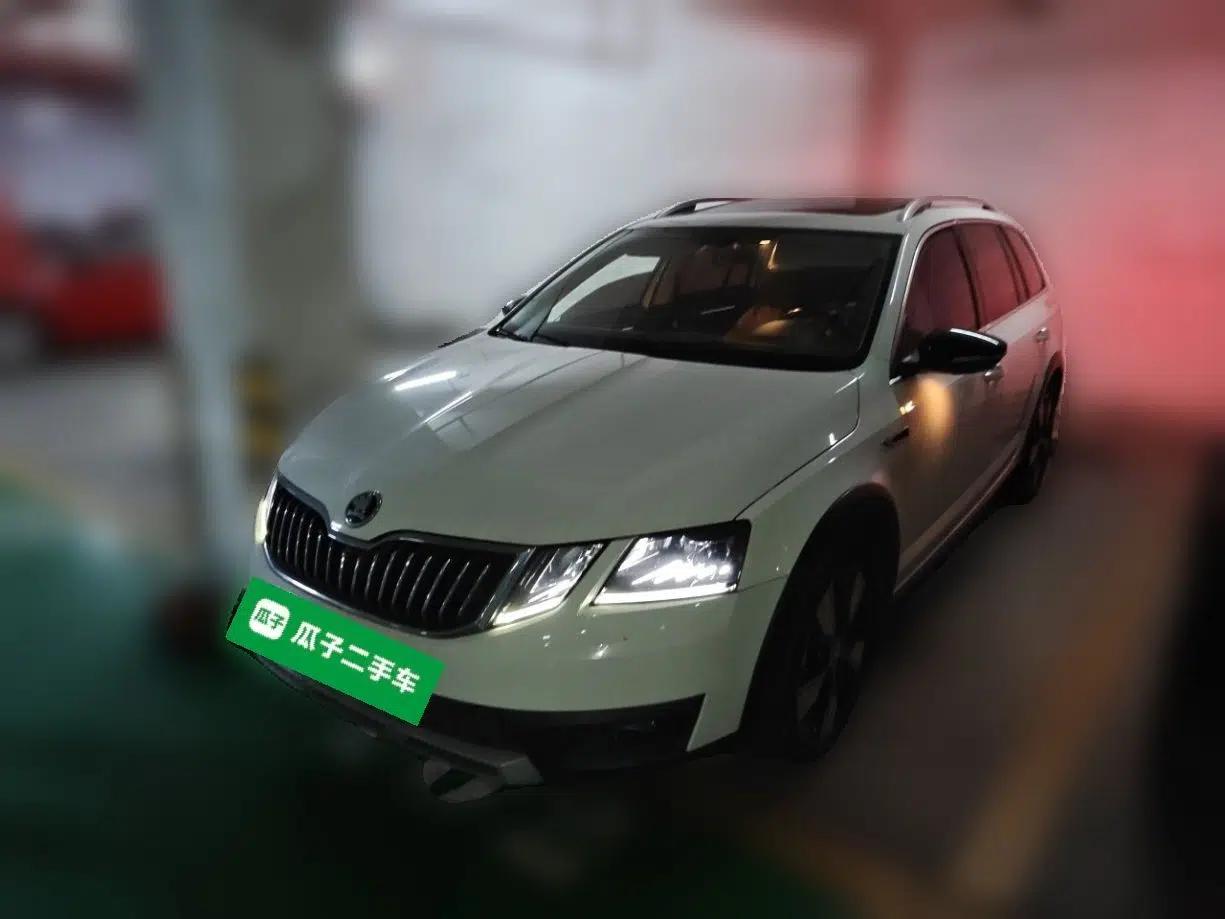 Skoda Octavia 2018 Station Wagon TSI280 DSG Luxury Edition — миниатюра 1