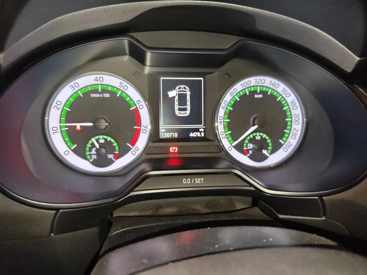 Skoda Octavia 2018 Station Wagon TSI280 DSG Luxury Edition — миниатюра 11