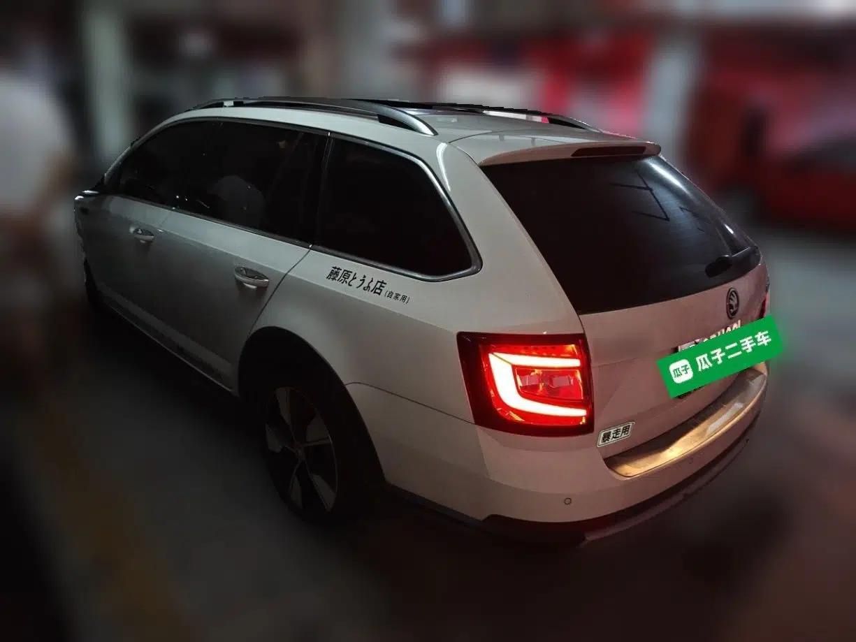 Skoda Octavia 2018 Station Wagon TSI280 DSG Luxury Edition — миниатюра 4