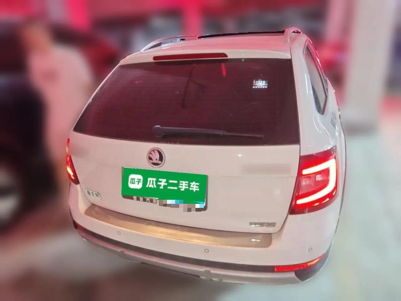 Skoda Octavia 2018 Station Wagon TSI280 DSG Luxury Edition — миниатюра 5