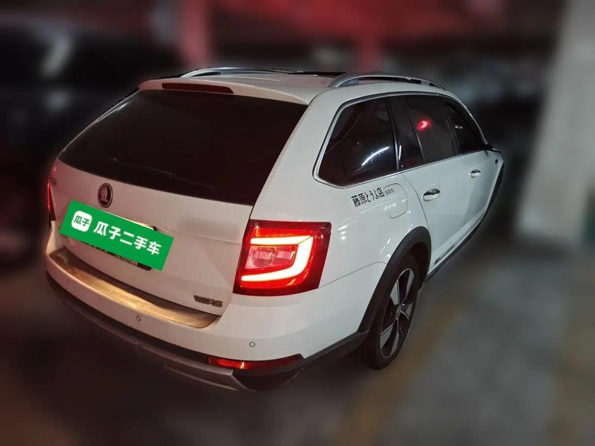 Skoda Octavia 2018 Station Wagon TSI280 DSG Luxury Edition — миниатюра 6