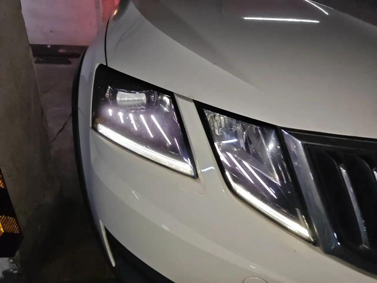 Skoda Octavia 2018 Station Wagon TSI280 DSG Luxury Edition — миниатюра 7