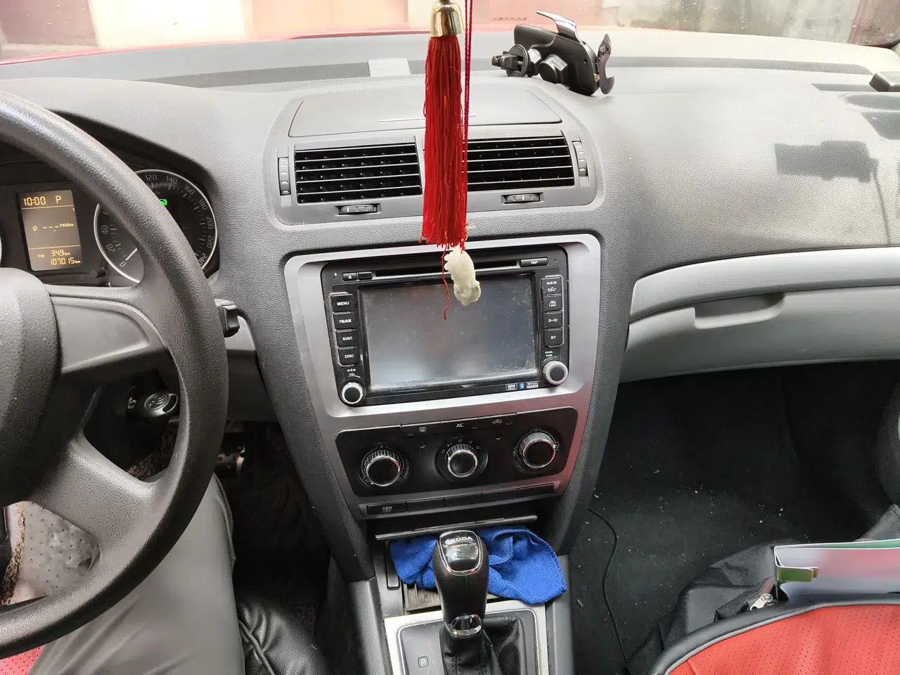 Skoda Octavia 2013 1.6L Automatic Elegance Edition — миниатюра 13