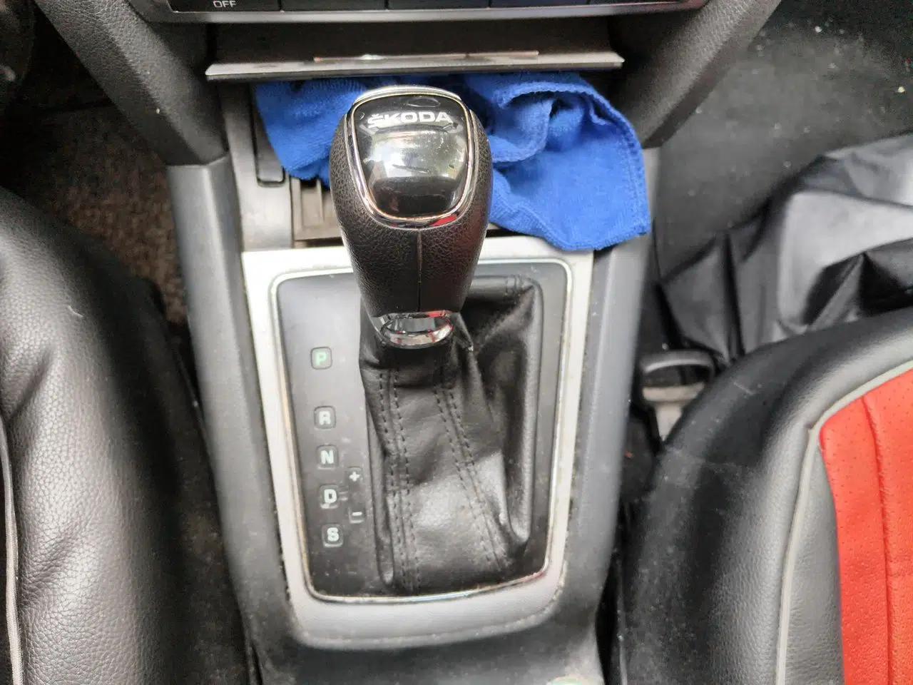 Skoda Octavia 2013 1.6L Automatic Elegance Edition — миниатюра 14
