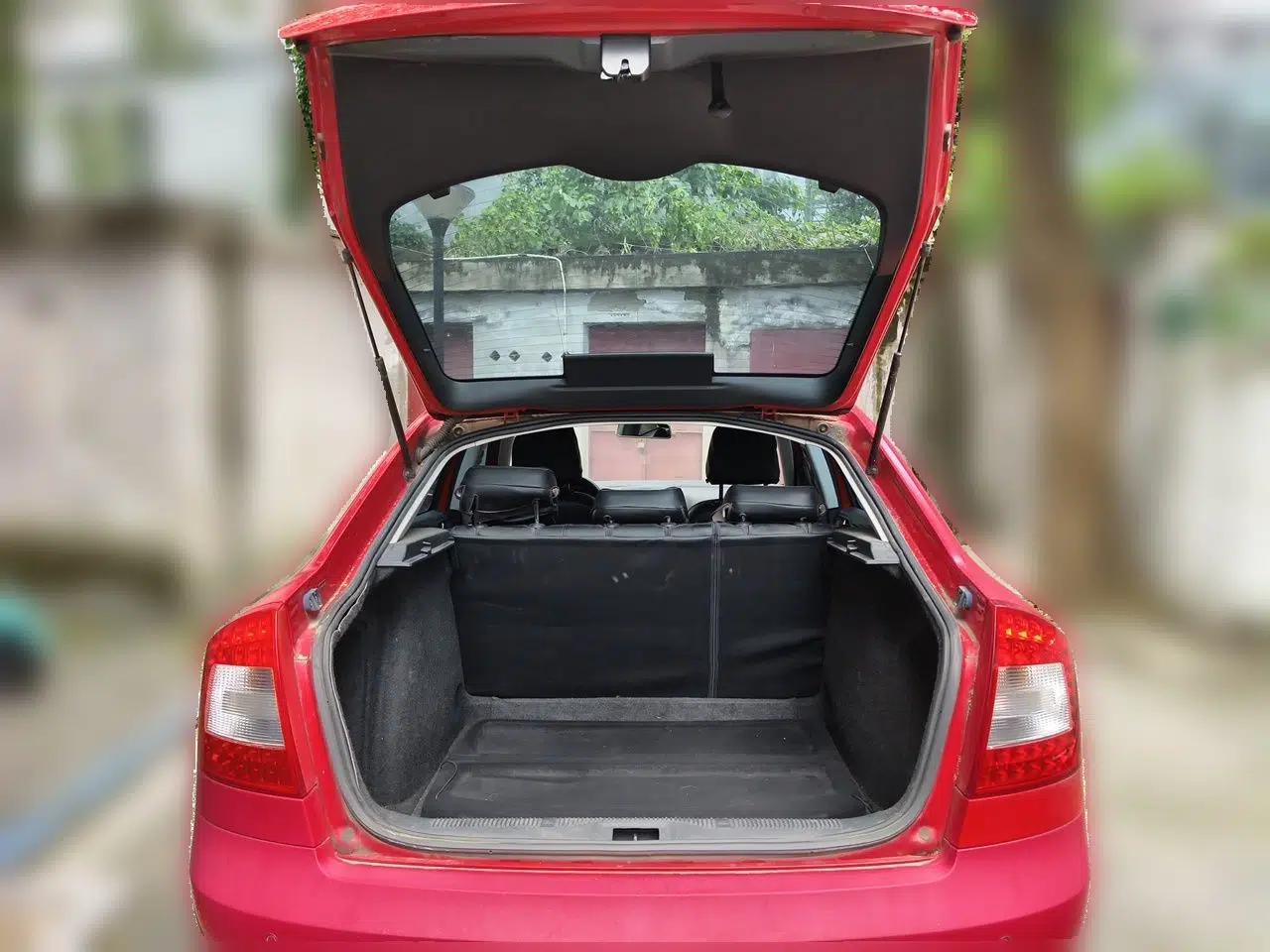 Skoda Octavia 2013 1.6L Automatic Elegance Edition — миниатюра 19