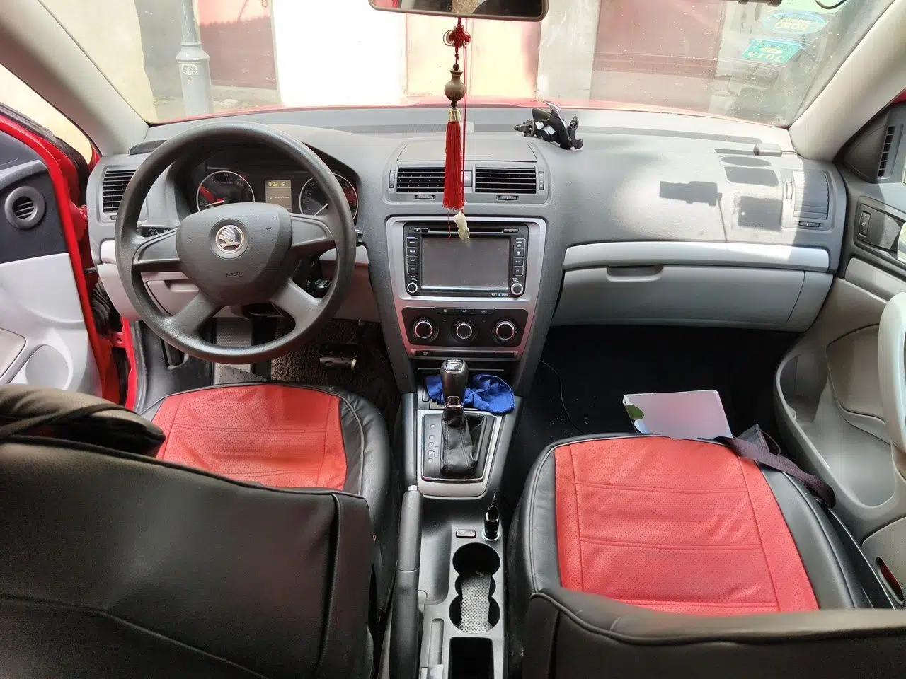 Skoda Octavia 2013 1.6L Automatic Elegance Edition — миниатюра 9