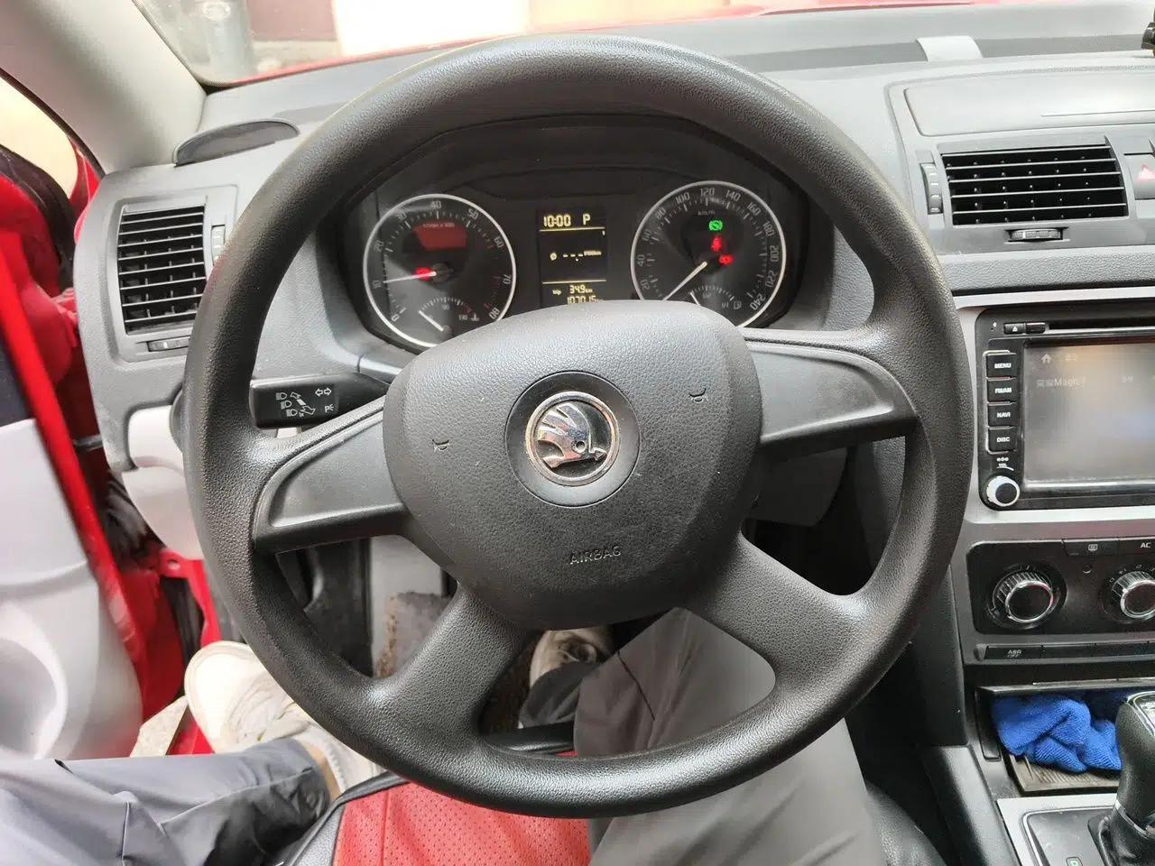 Skoda Octavia 2013 1.6L Automatic Elegance Edition — миниатюра 10