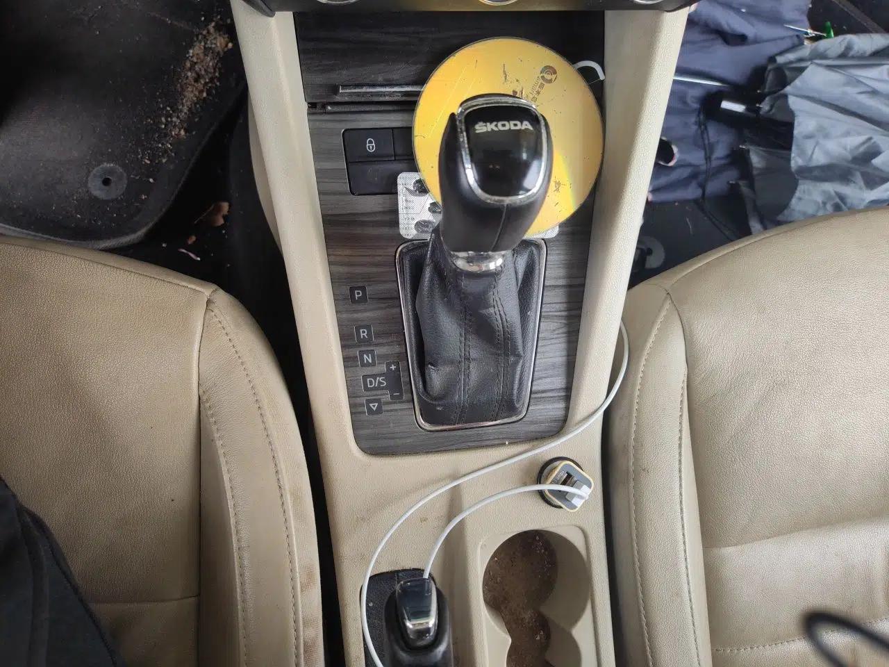 Skoda Octavia 2015 1.6L Automatic Yijun Edition — миниатюра 14