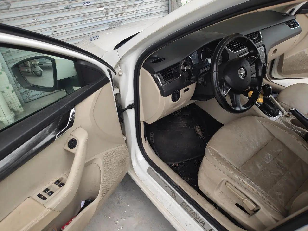 Skoda Octavia 2015 1.6L Automatic Yijun Edition — миниатюра 16