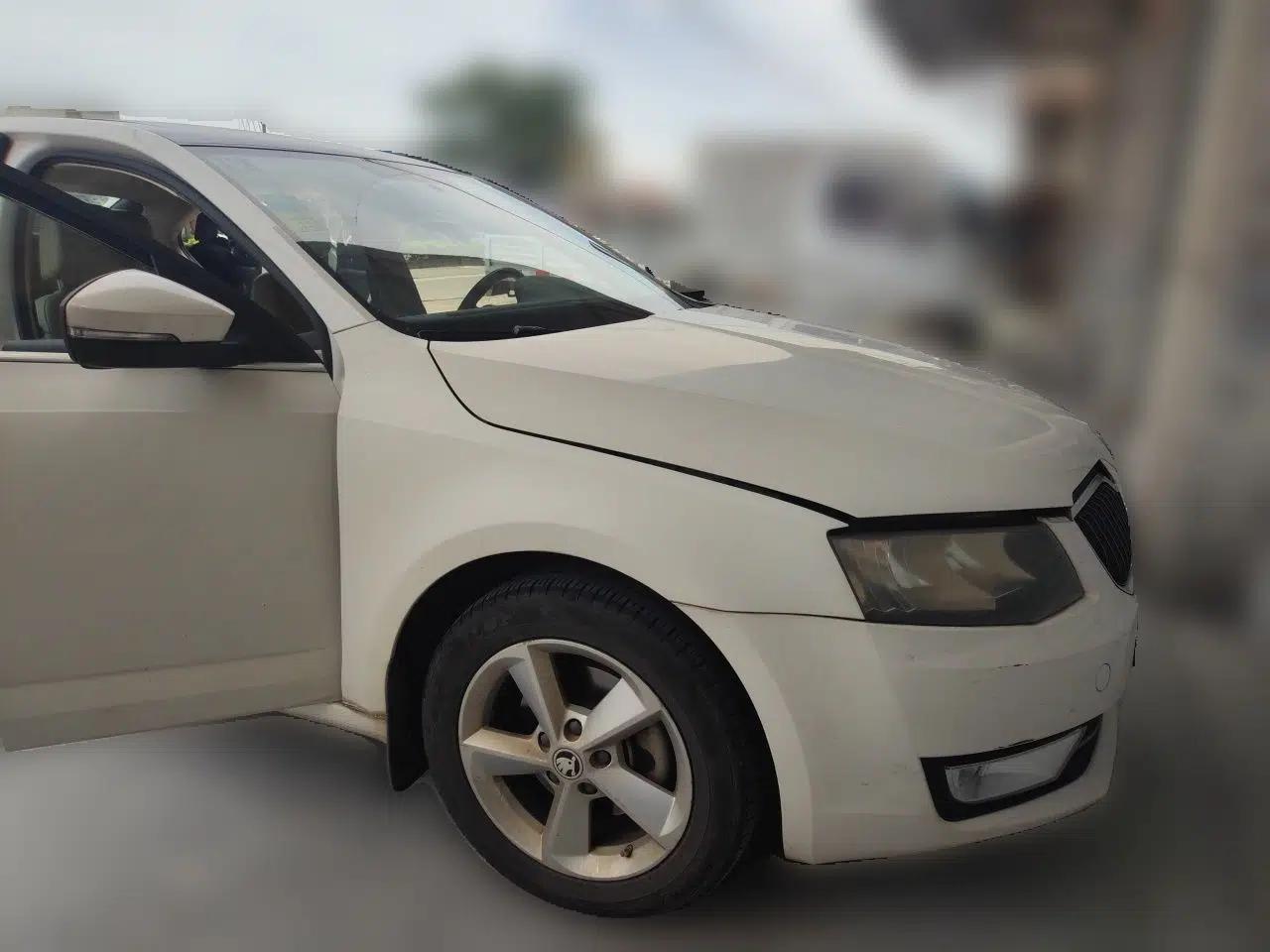Skoda Octavia 2015 1.6L Automatic Yijun Edition — миниатюра 3