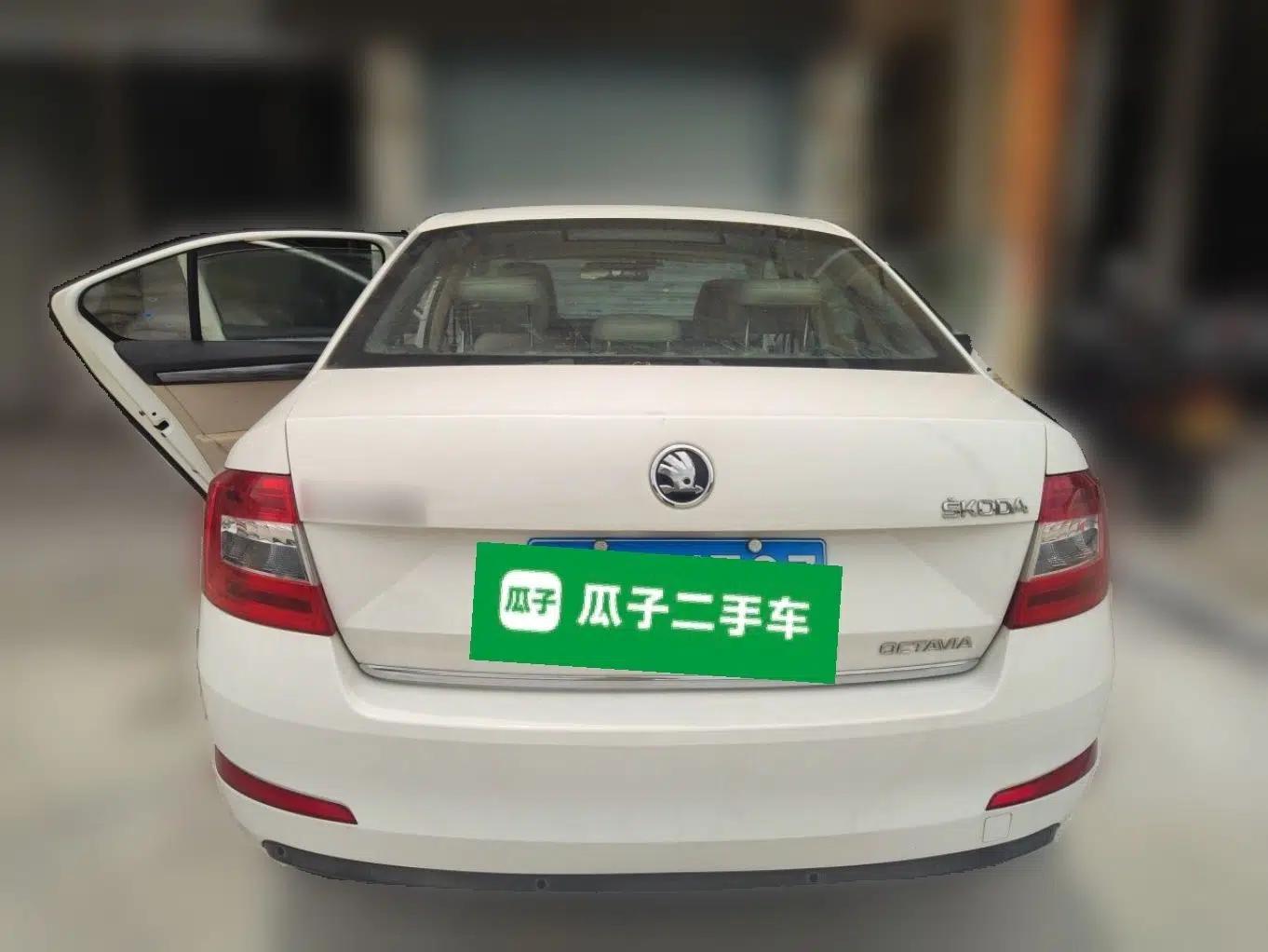 Skoda Octavia 2015 1.6L Automatic Yijun Edition — миниатюра 5