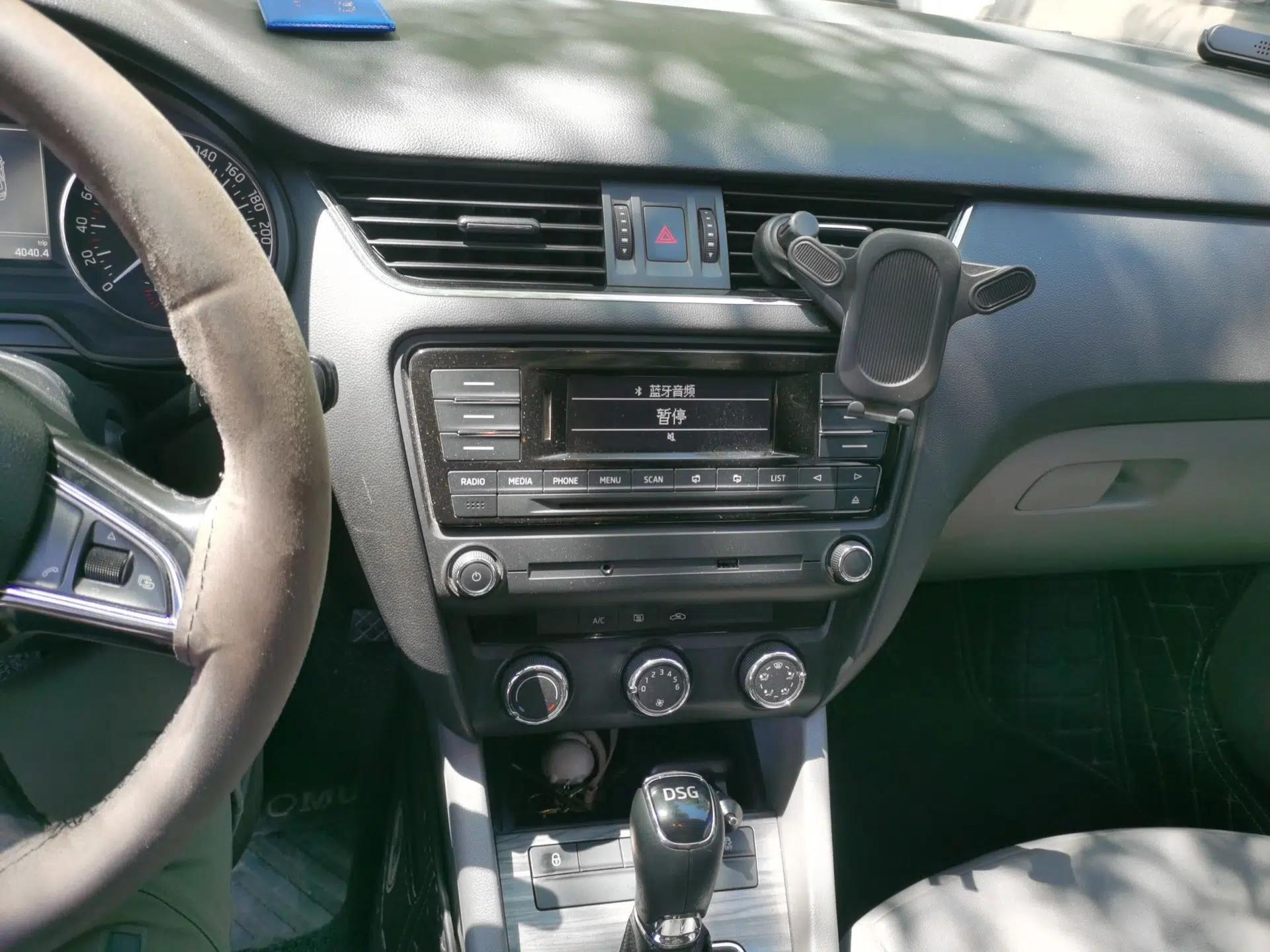 Skoda Octavia 2015 1.4TSI DSG Yijun Edition — миниатюра 13
