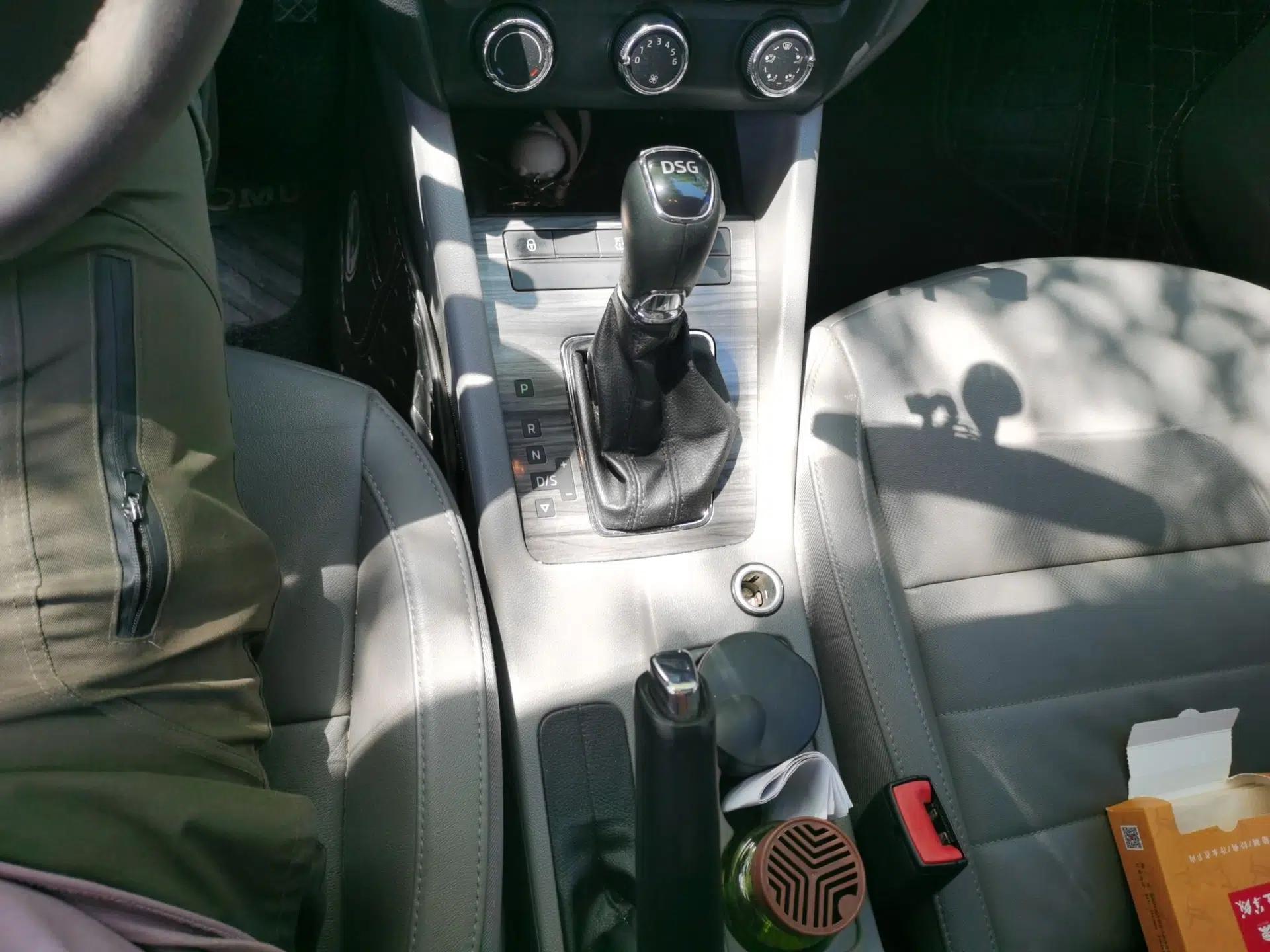 Skoda Octavia 2015 1.4TSI DSG Yijun Edition — миниатюра 14