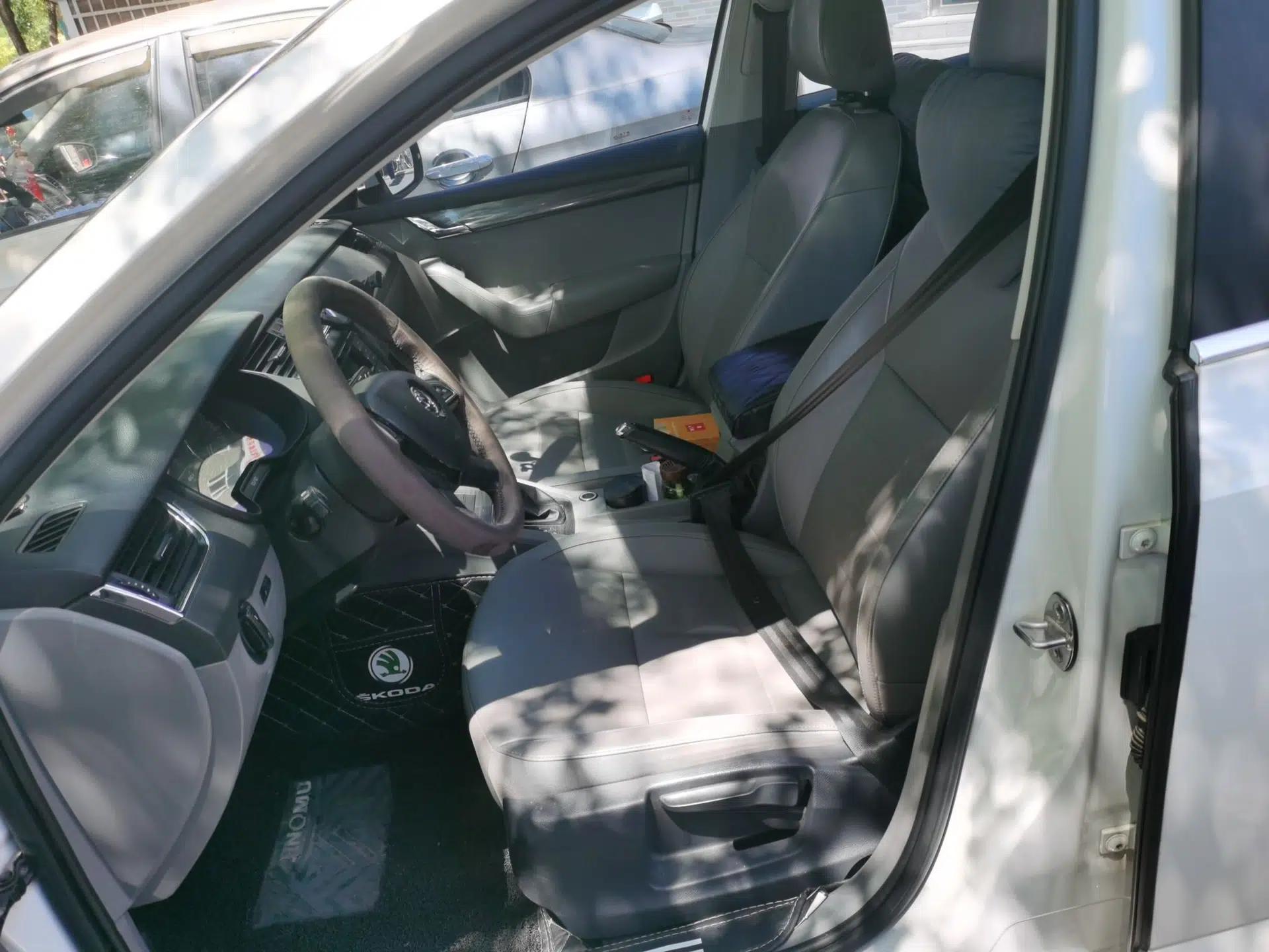 Skoda Octavia 2015 1.4TSI DSG Yijun Edition — миниатюра 15