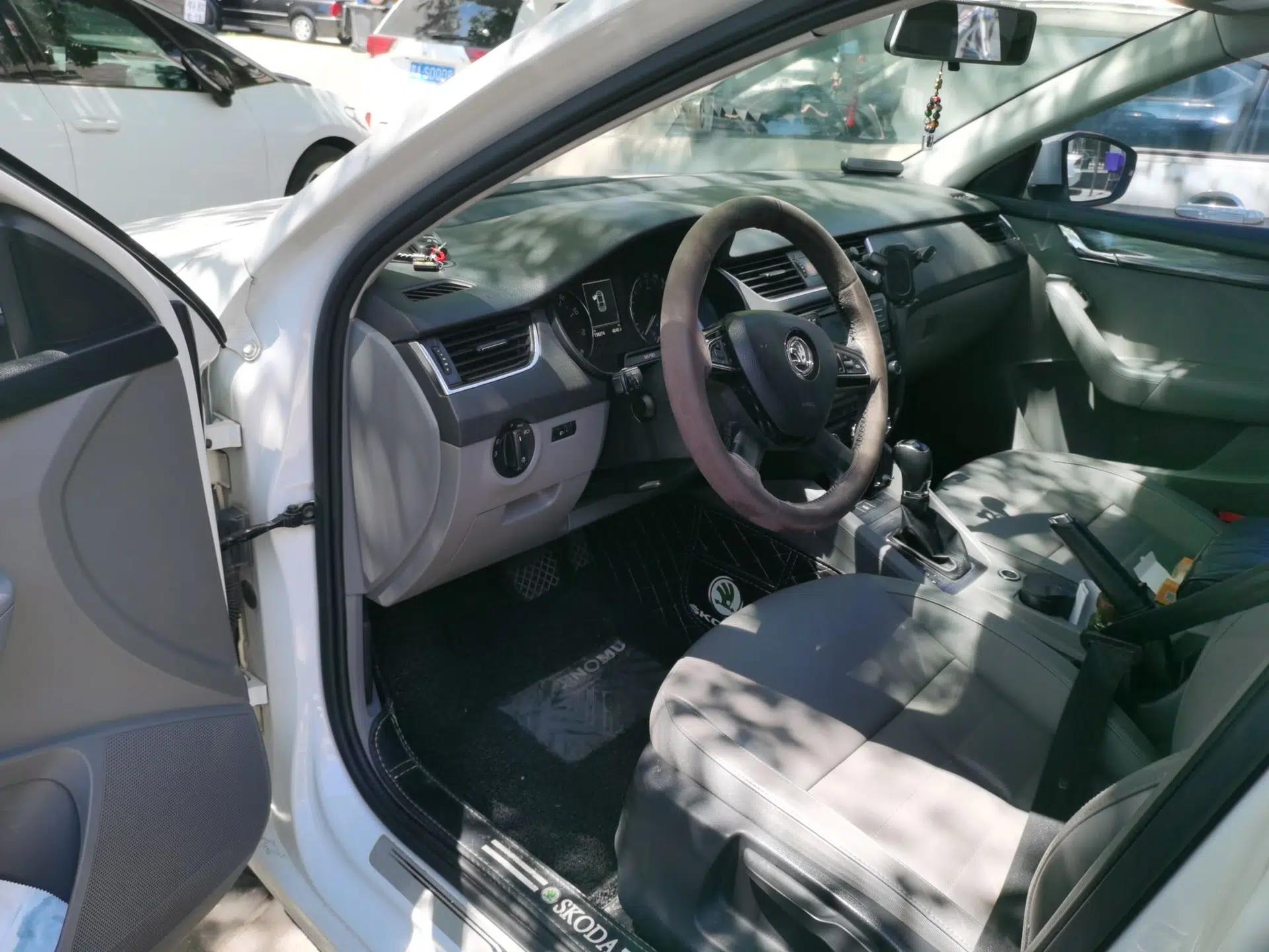 Skoda Octavia 2015 1.4TSI DSG Yijun Edition — миниатюра 16