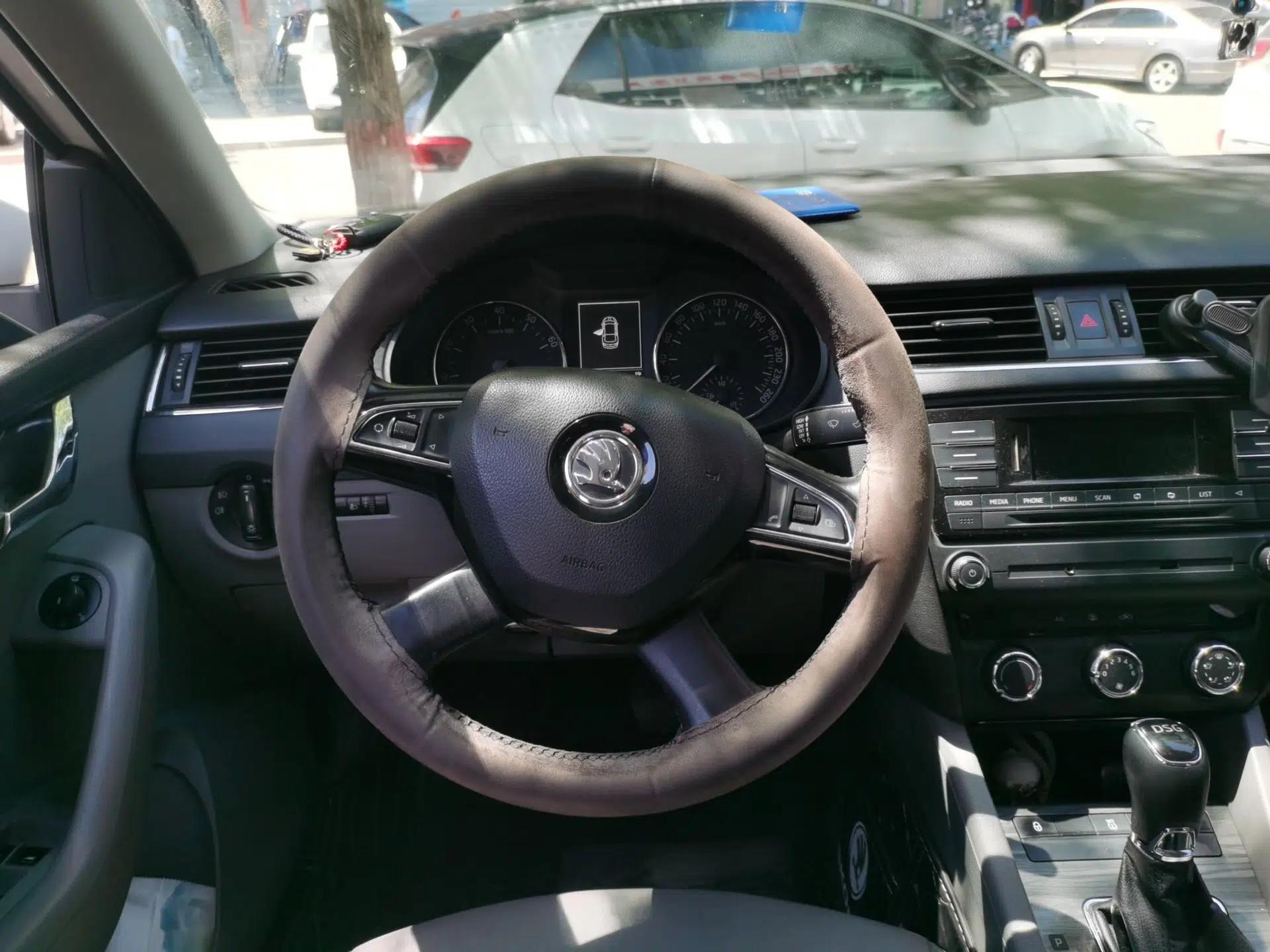 Skoda Octavia 2015 1.4TSI DSG Yijun Edition — миниатюра 10