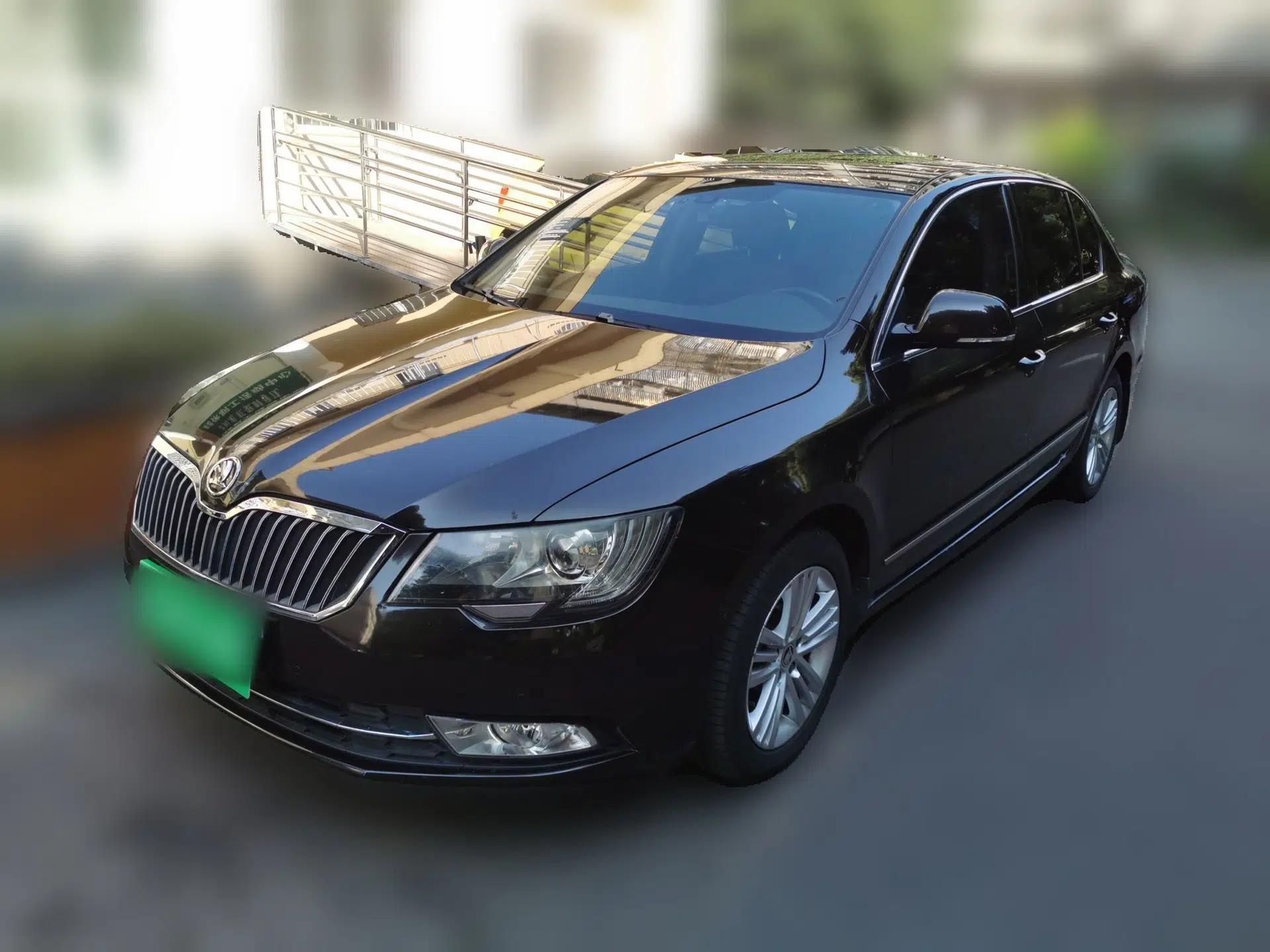 Skoda Superb 2013 1.8TSI Automatic Yashi Edition — миниатюра 1