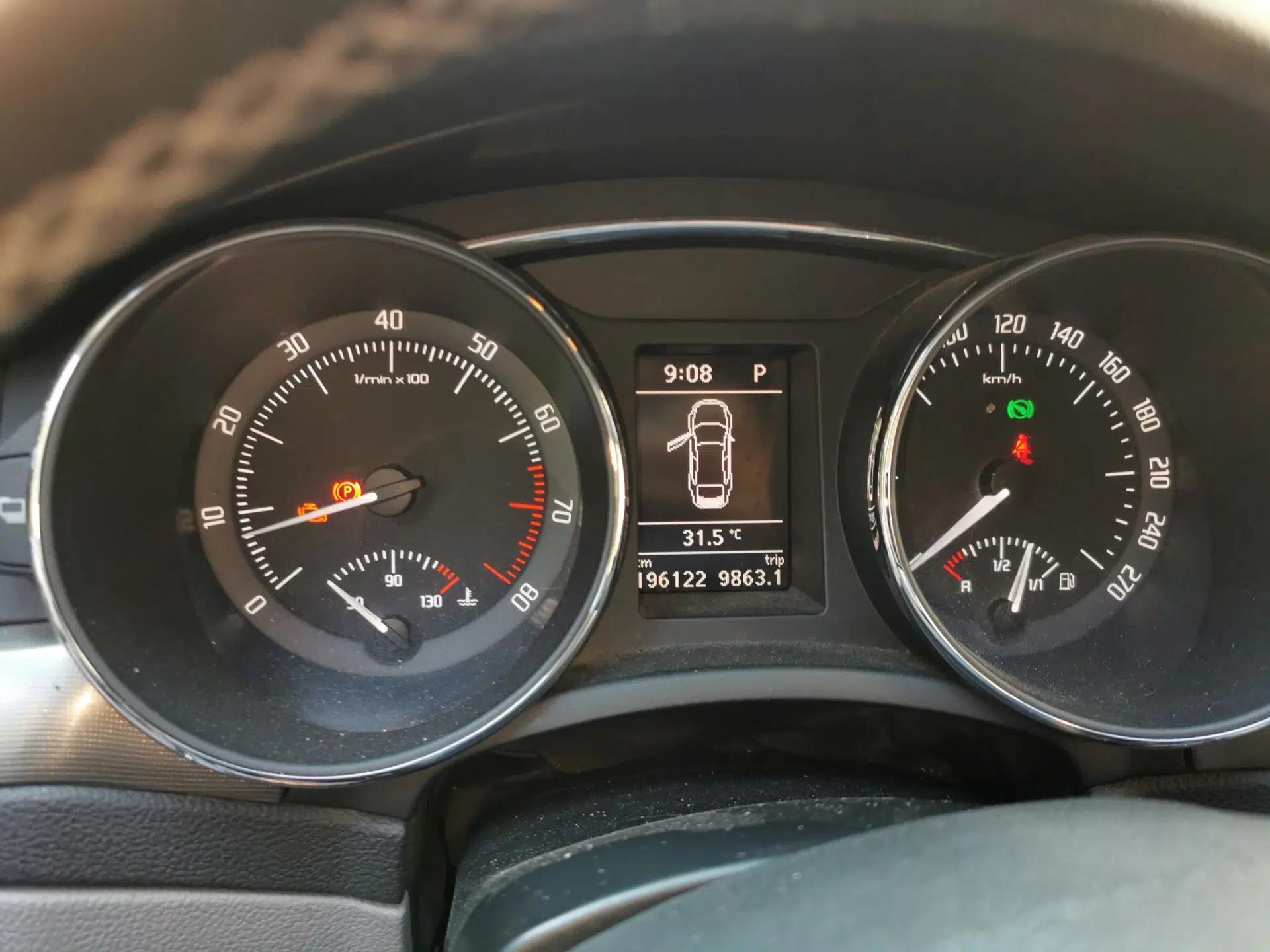Skoda Superb 2013 1.8TSI Automatic Yashi Edition — миниатюра 11
