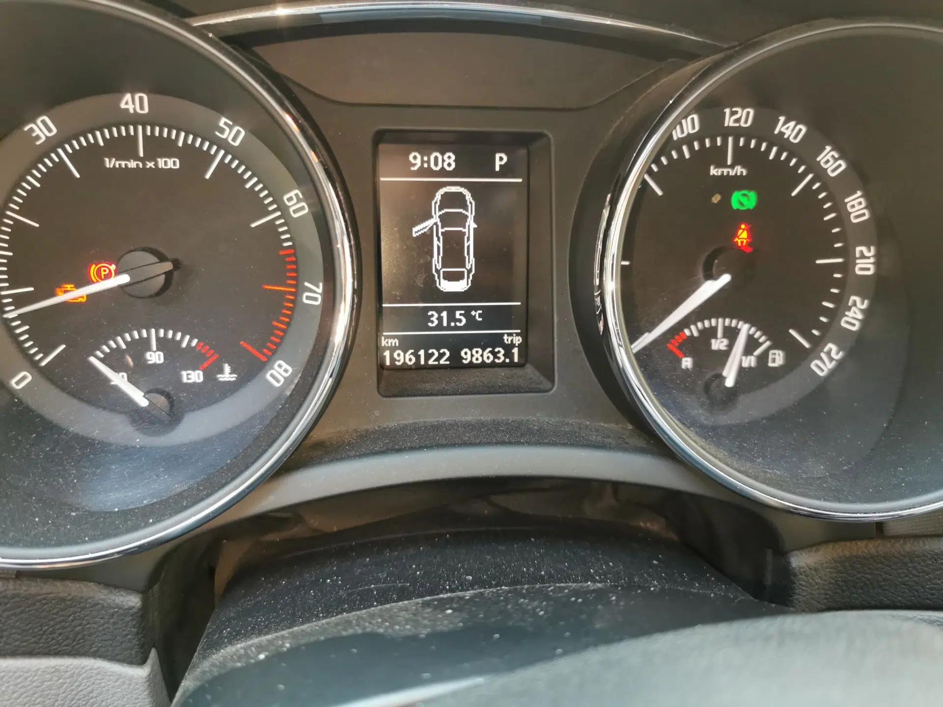 Skoda Superb 2013 1.8TSI Automatic Yashi Edition — миниатюра 12