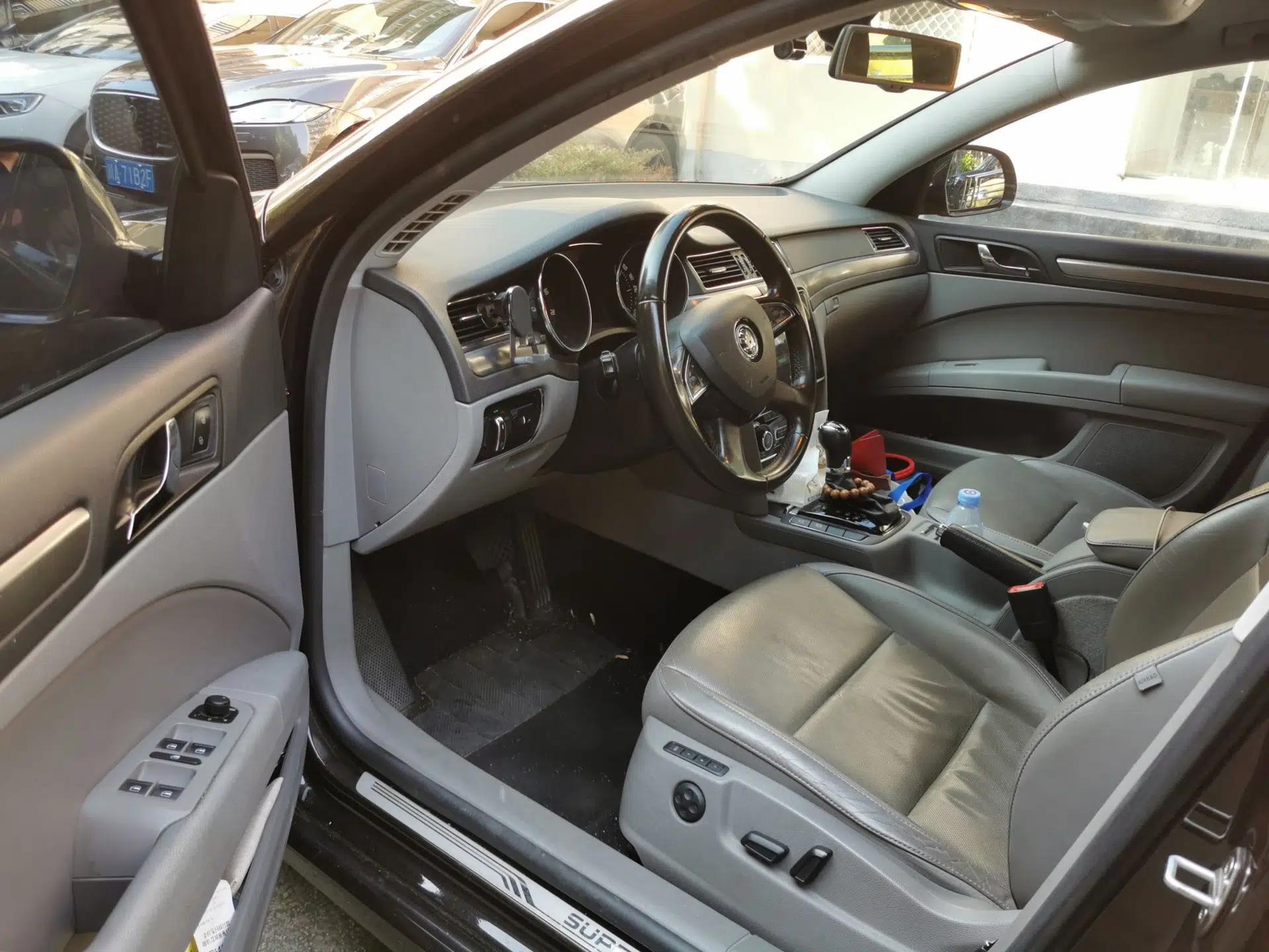 Skoda Superb 2013 1.8TSI Automatic Yashi Edition — миниатюра 16