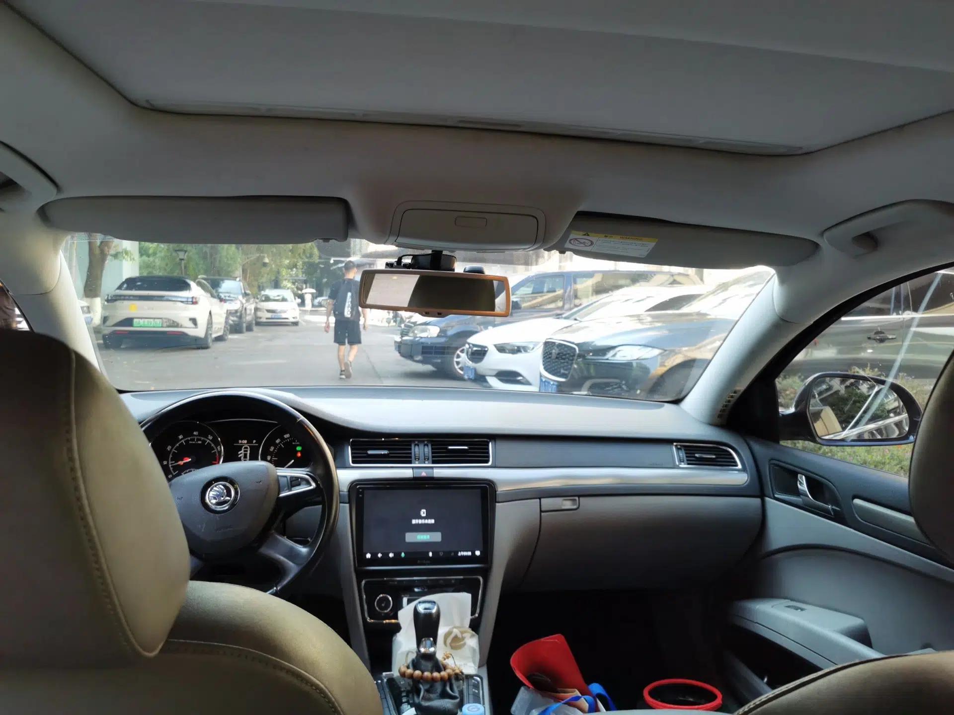 Skoda Superb 2013 1.8TSI Automatic Yashi Edition — миниатюра 18