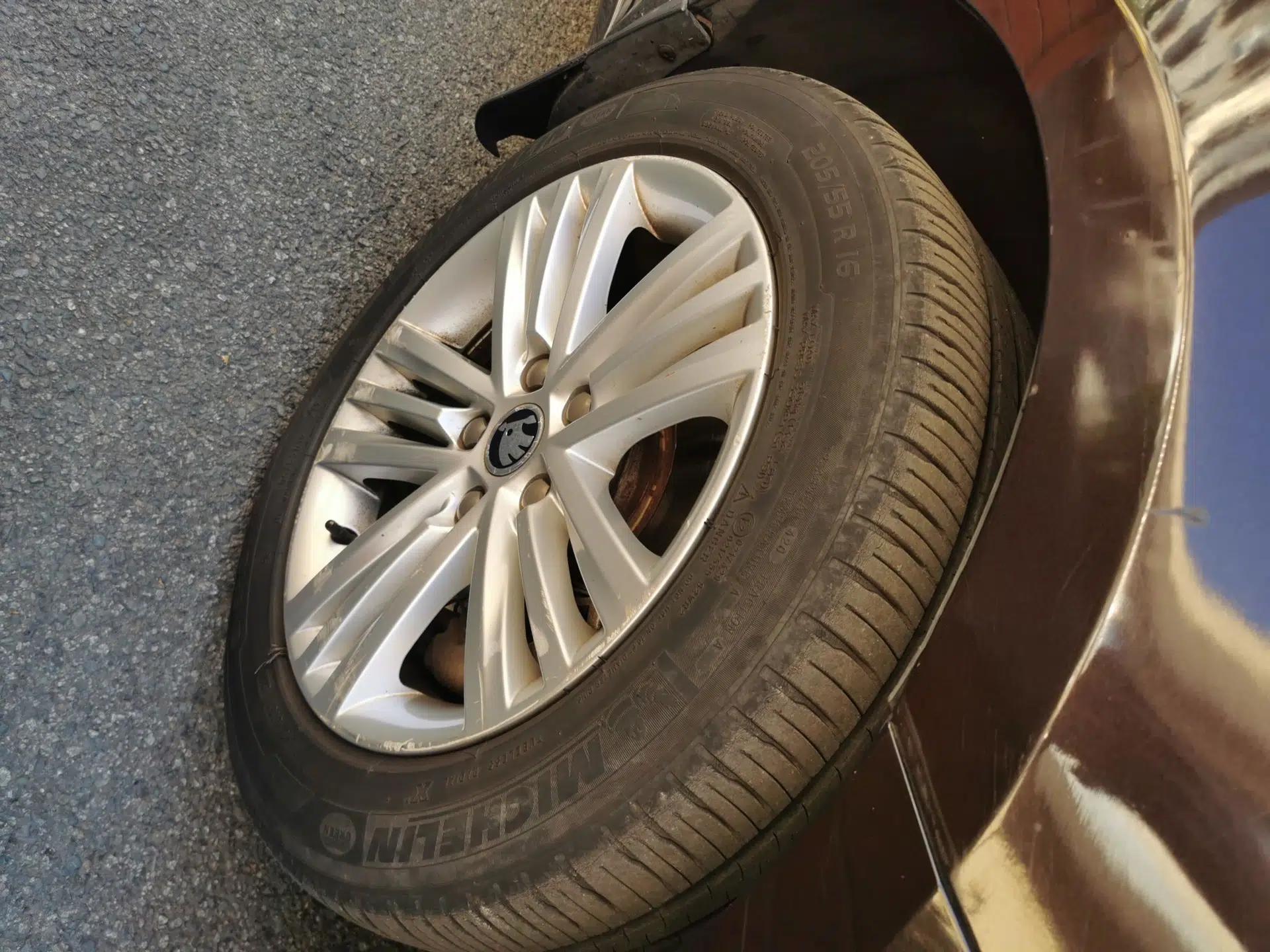 Skoda Superb 2013 1.8TSI Automatic Yashi Edition — миниатюра 8