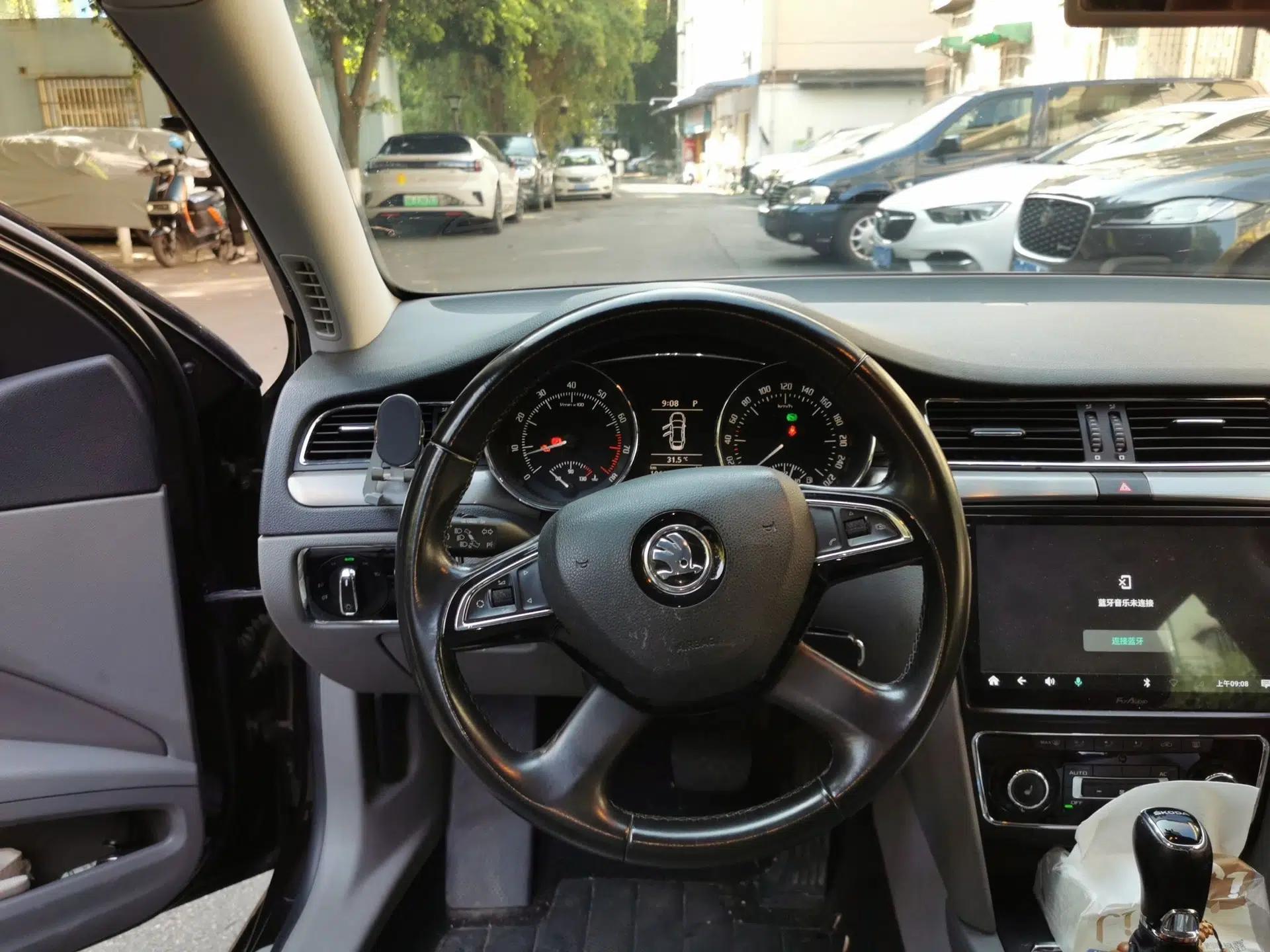 Skoda Superb 2013 1.8TSI Automatic Yashi Edition — миниатюра 10